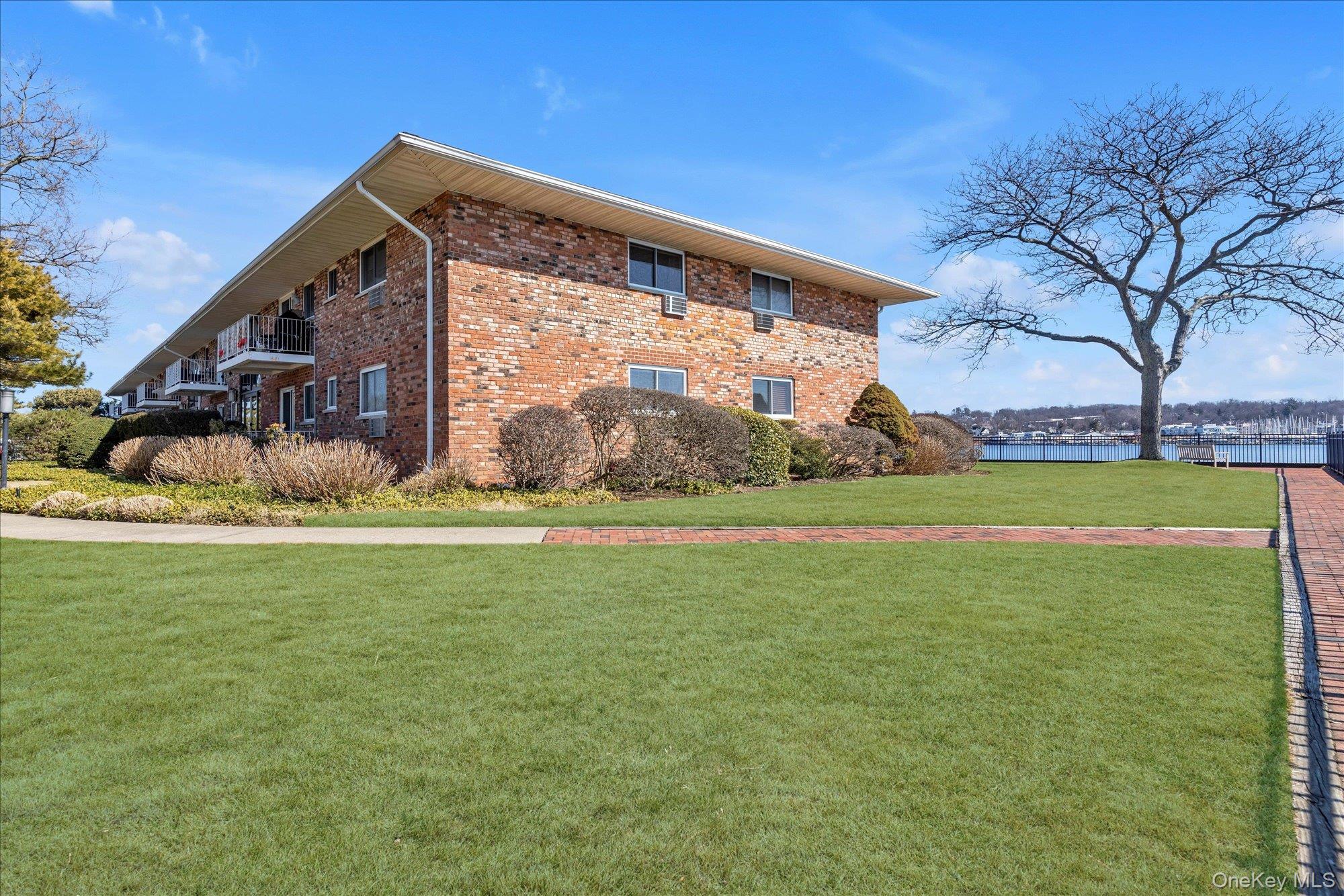 1 Toms Point Lane # Bldg.#2, Apt.4A, Port Washington, NY 11050