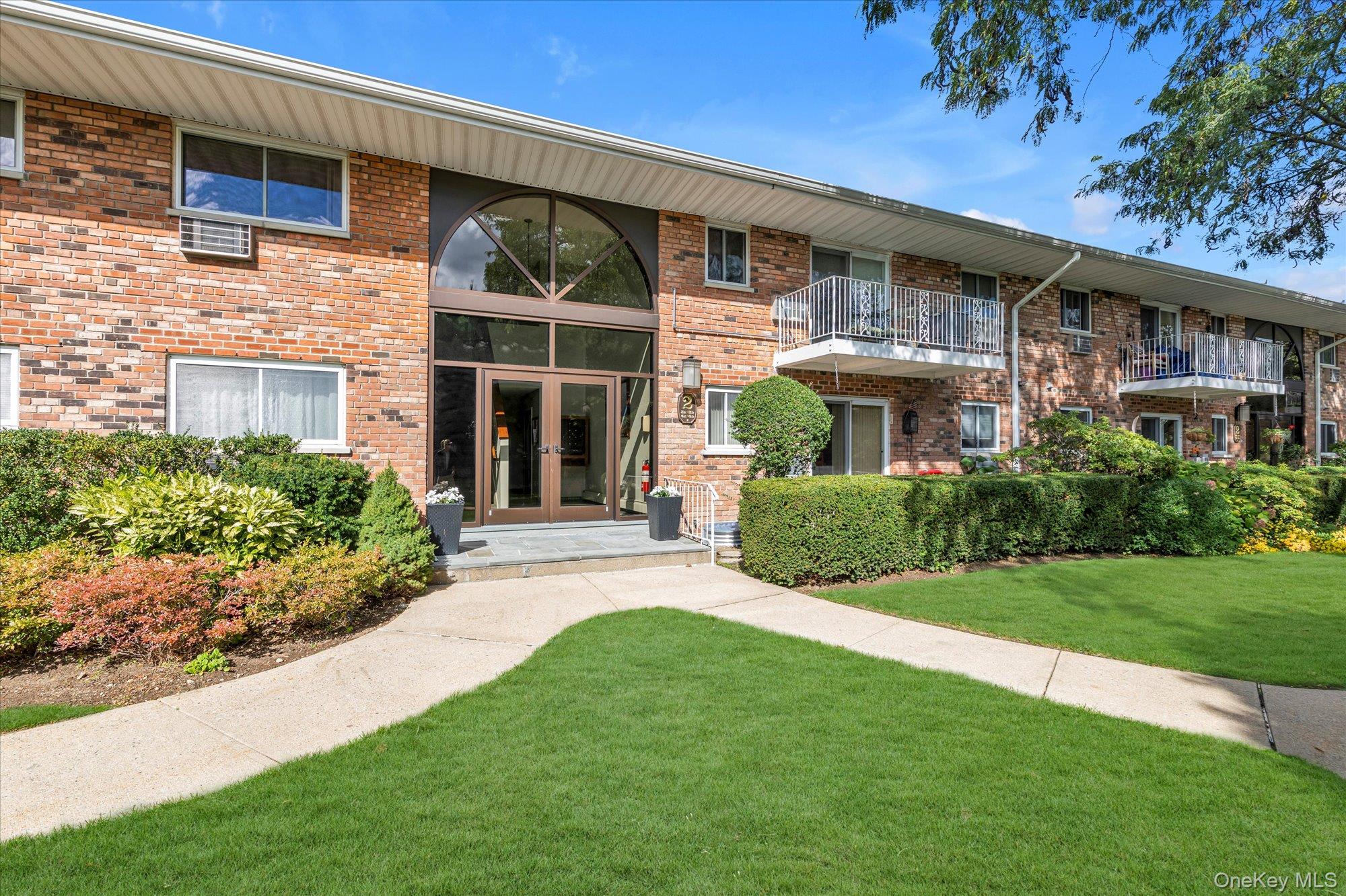 1 Toms Point Lane # Bldg.#2, Apt.4A, Port Washington, NY 11050