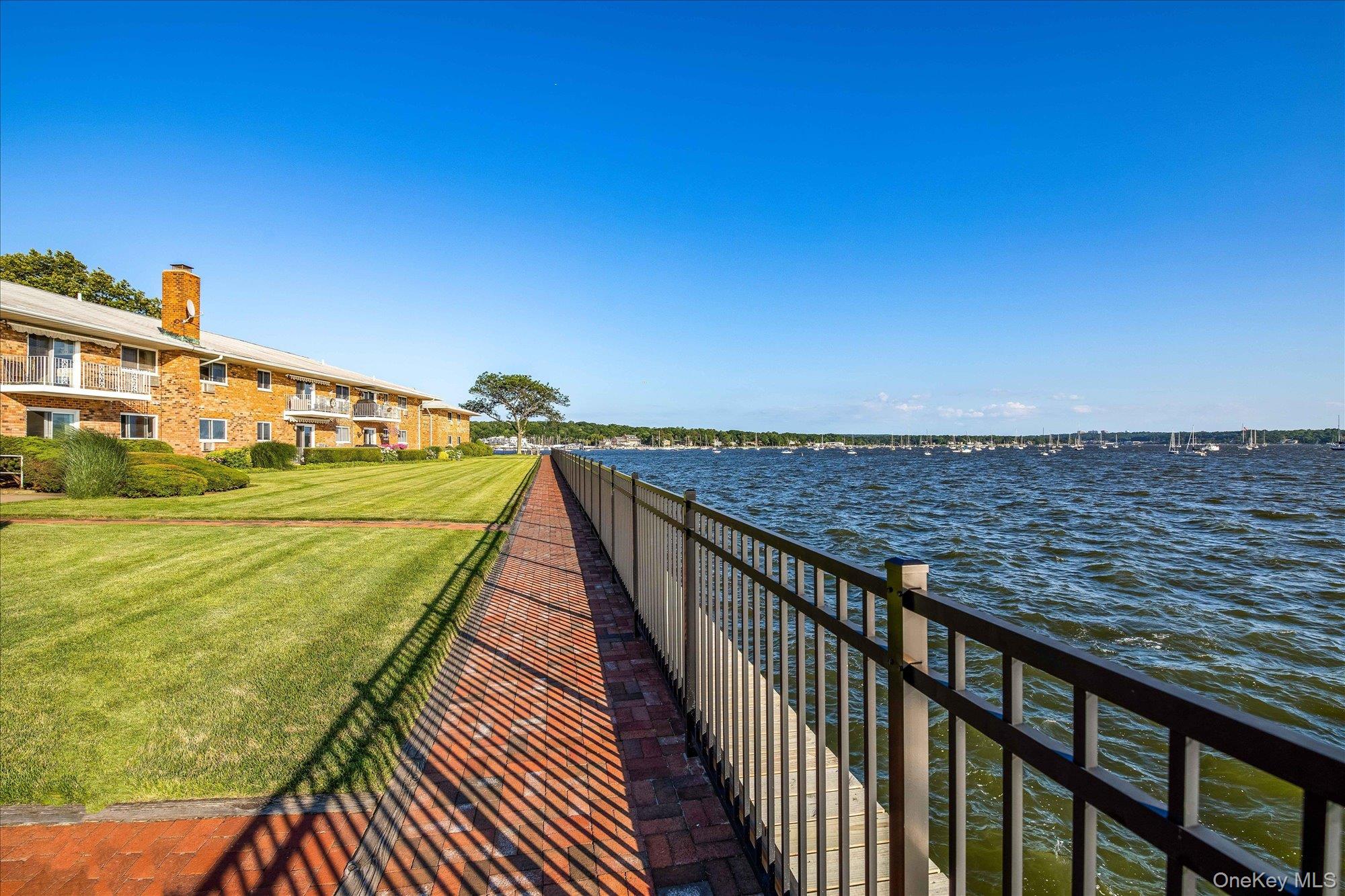 1 Toms Point Lane # Bldg.#2, Apt.4A, Port Washington, NY 11050