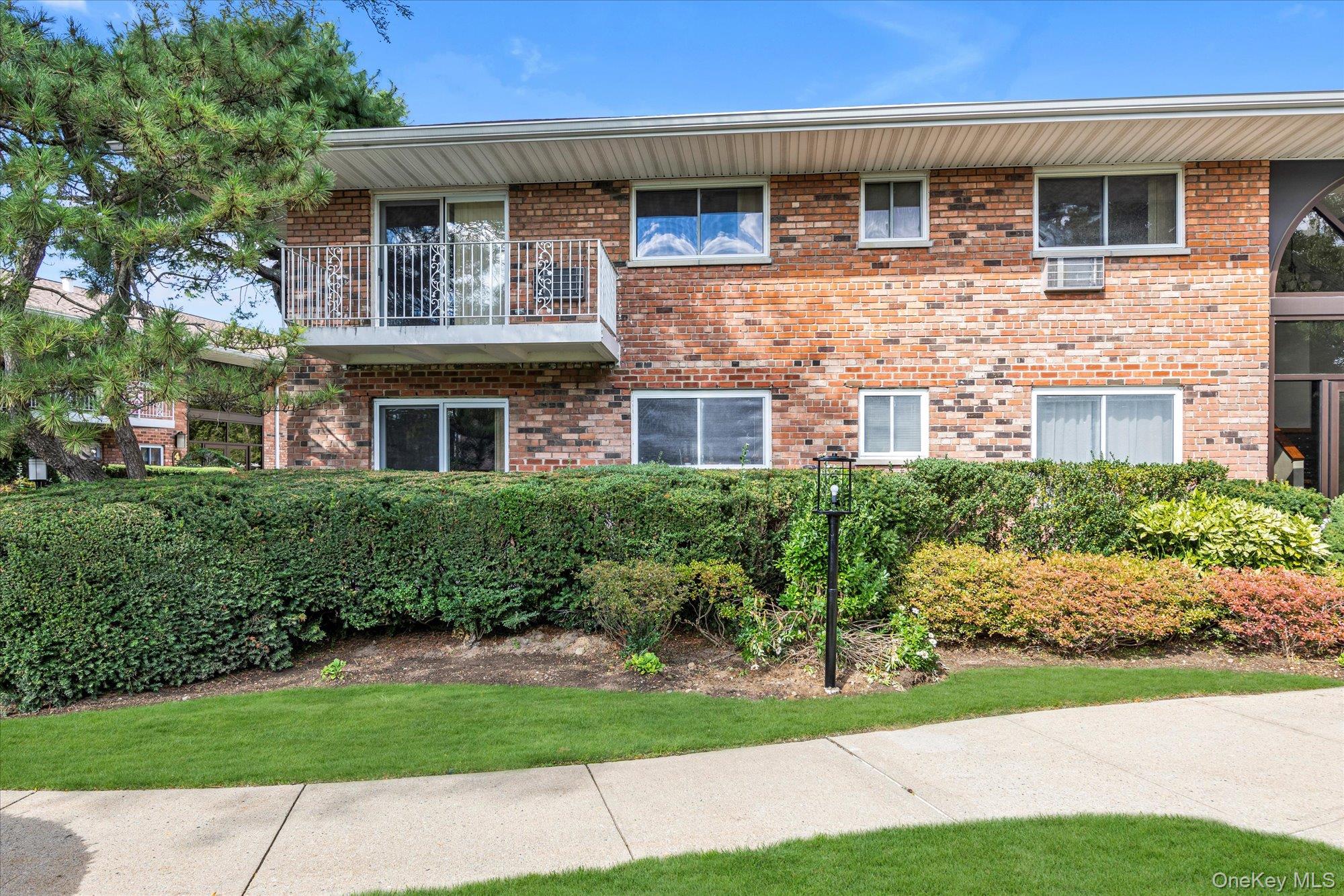 1 Toms Point Lane # Bldg.#2, Apt.4A, Port Washington, NY 11050