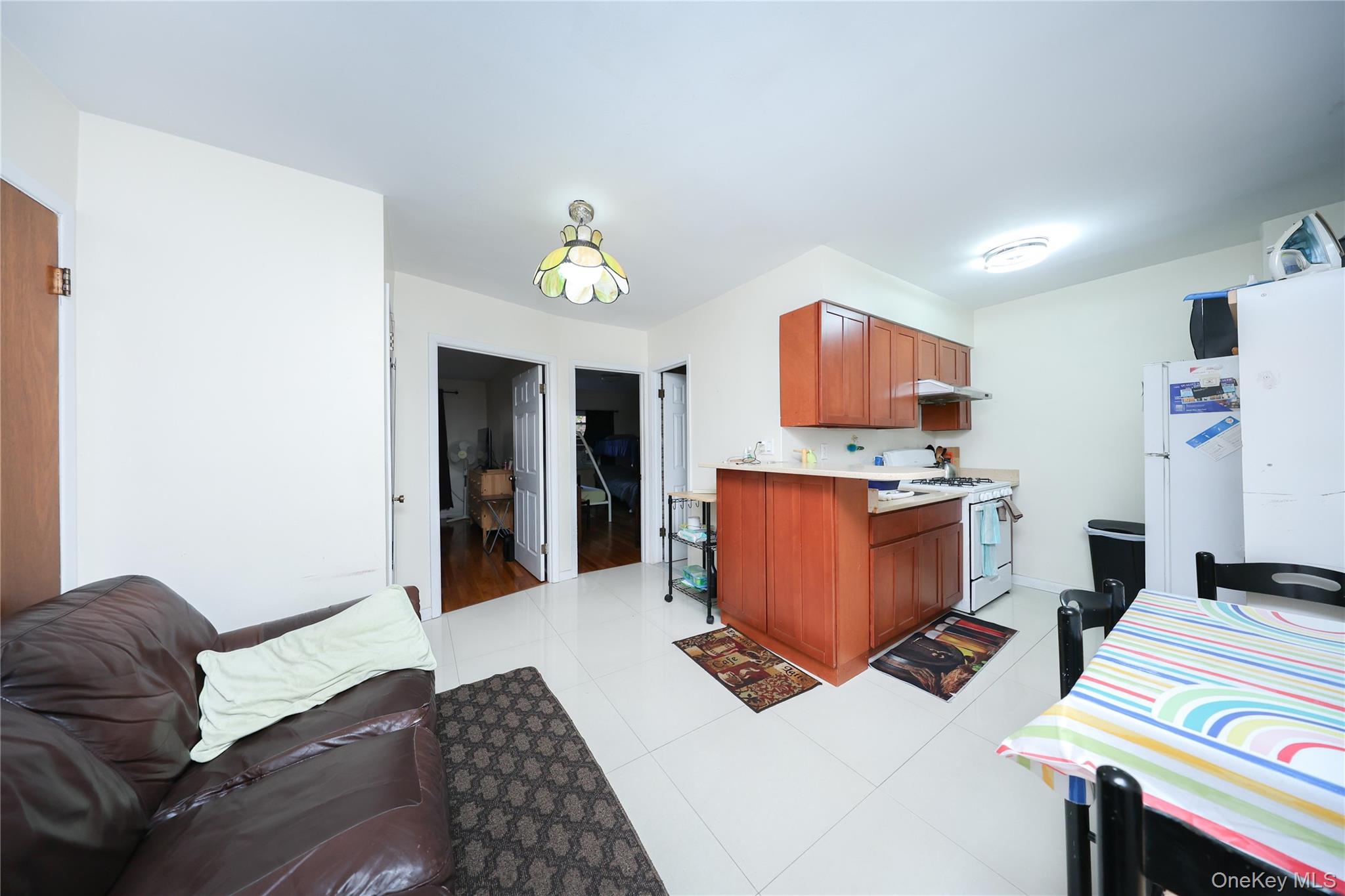 11708 Curzon Road, Richmond Hill, NY 11418