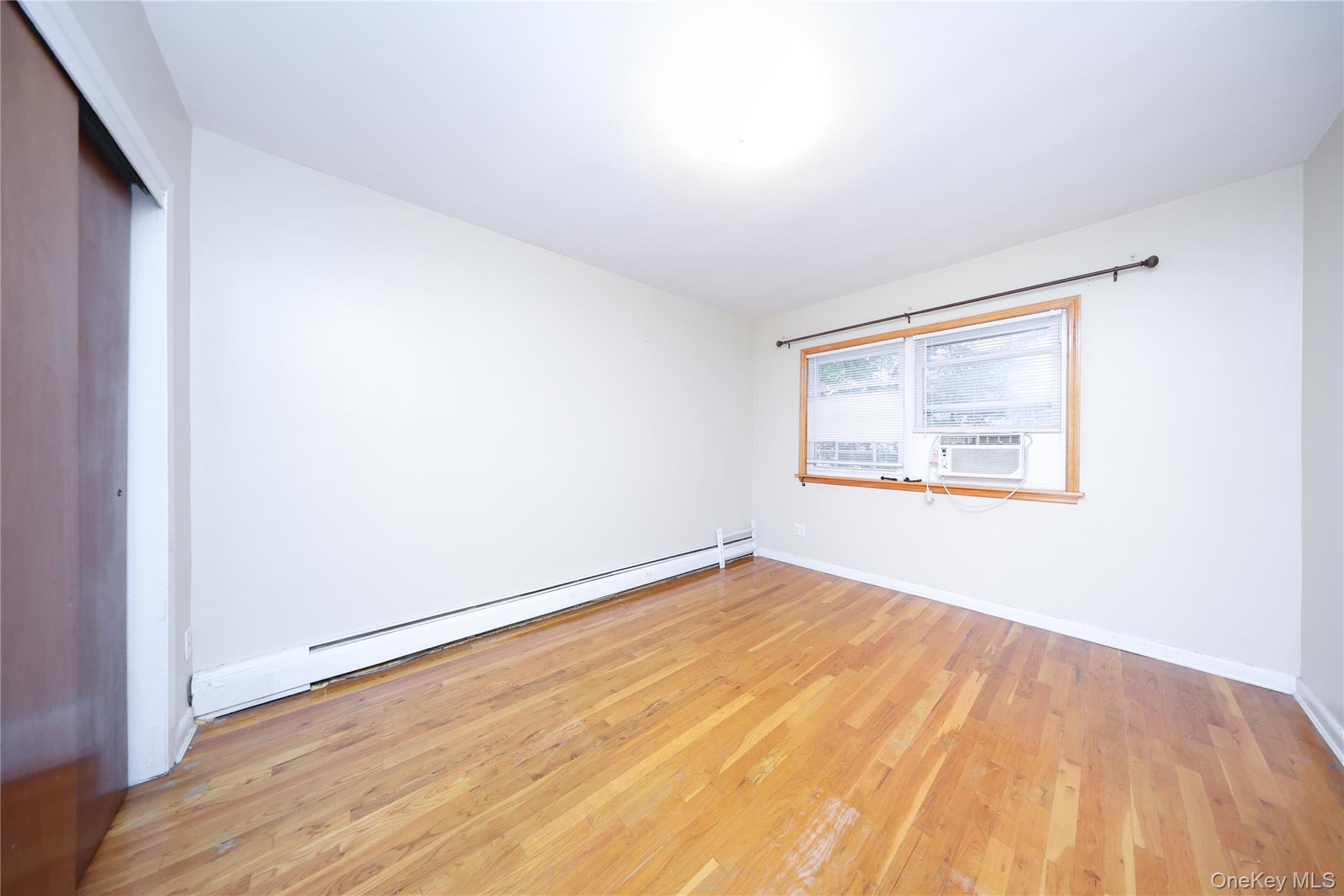 11708 Curzon Road, Richmond Hill, NY 11418