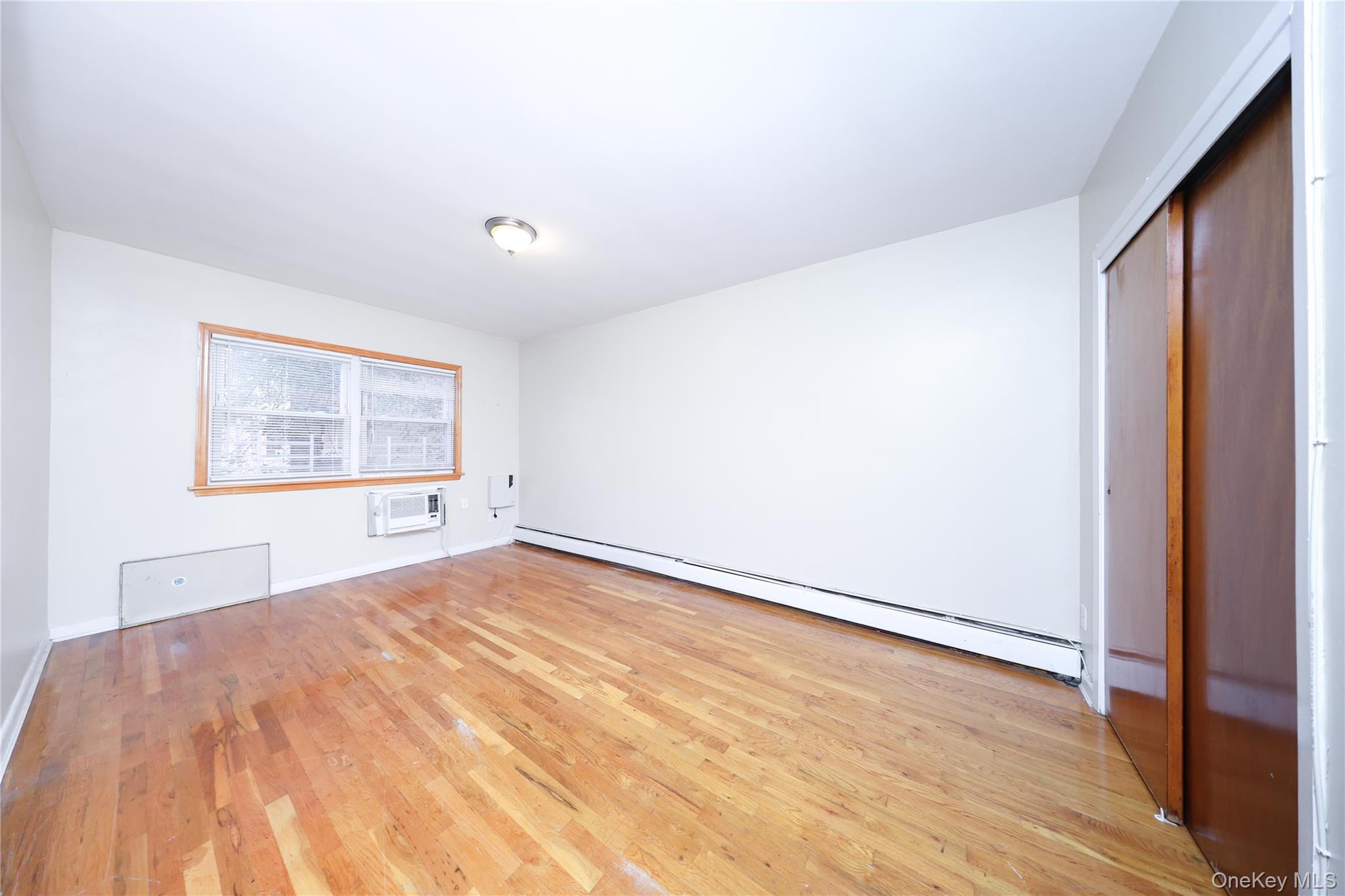 11708 Curzon Road, Richmond Hill, NY 11418