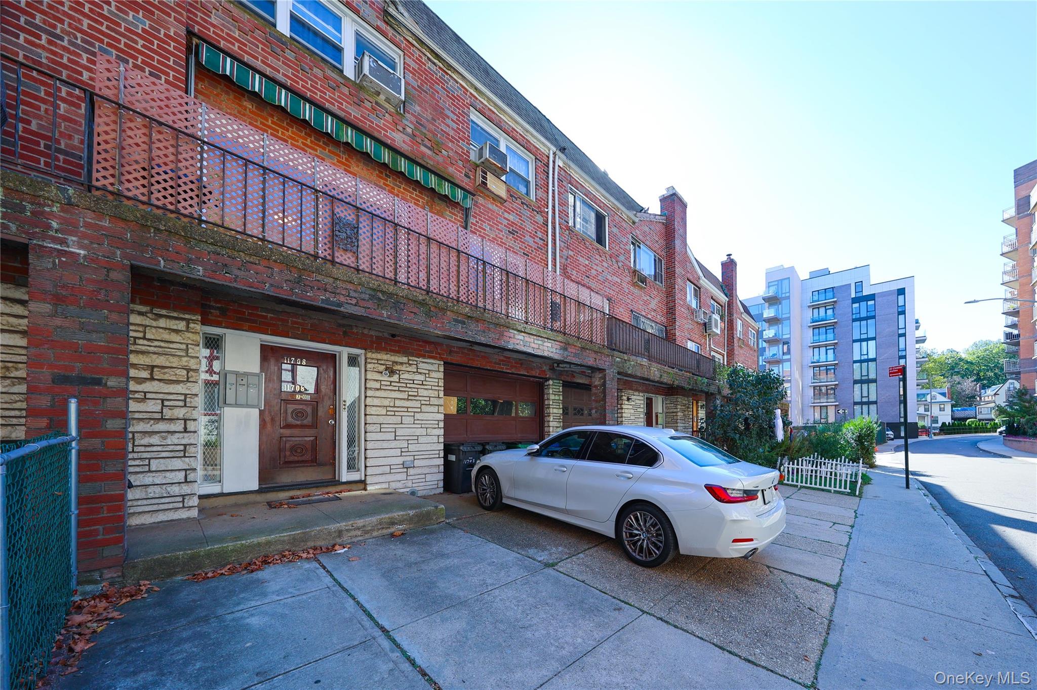 11708 Curzon Road, Richmond Hill, NY 11418