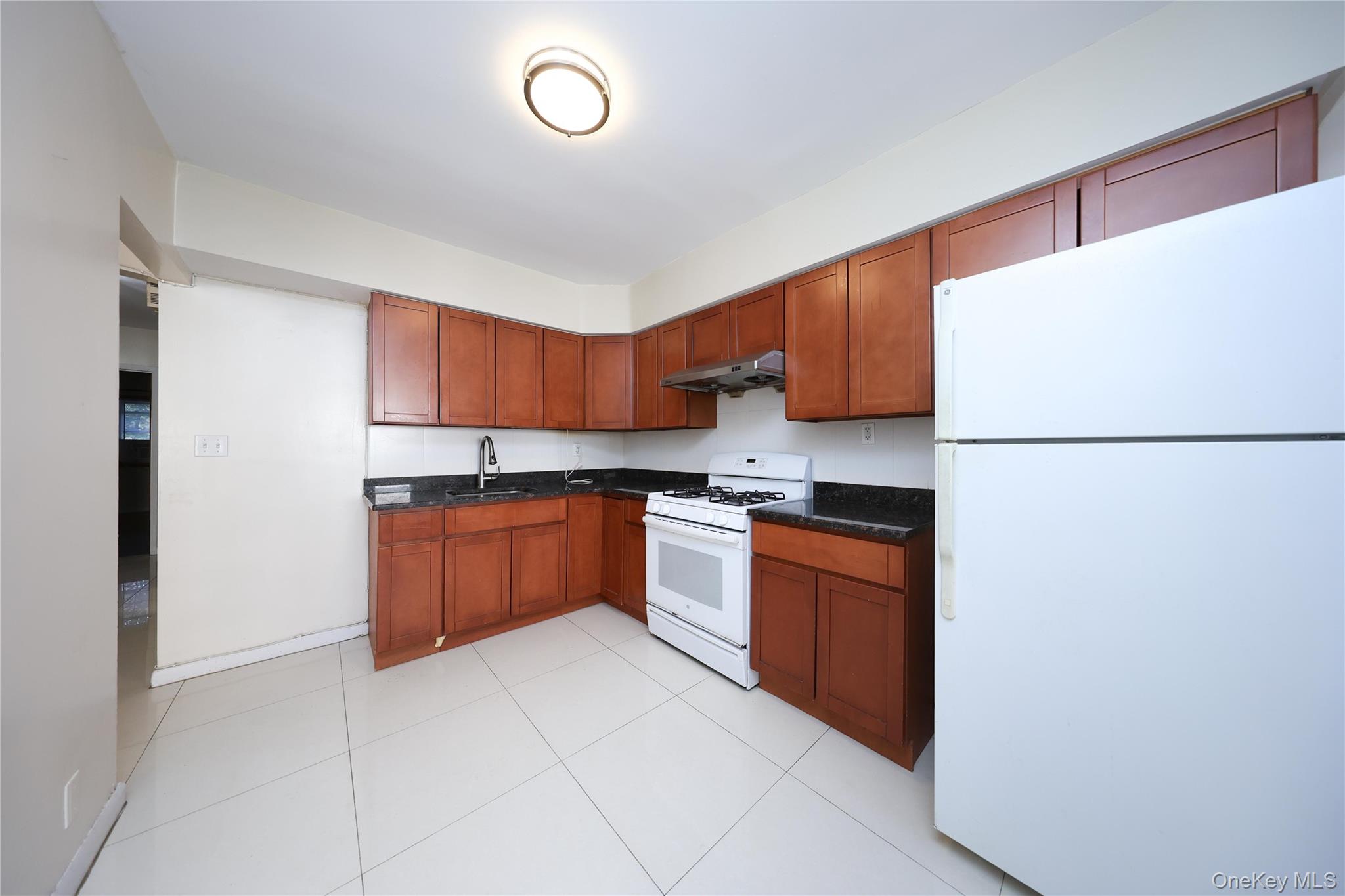 11708 Curzon Road, Richmond Hill, NY 11418