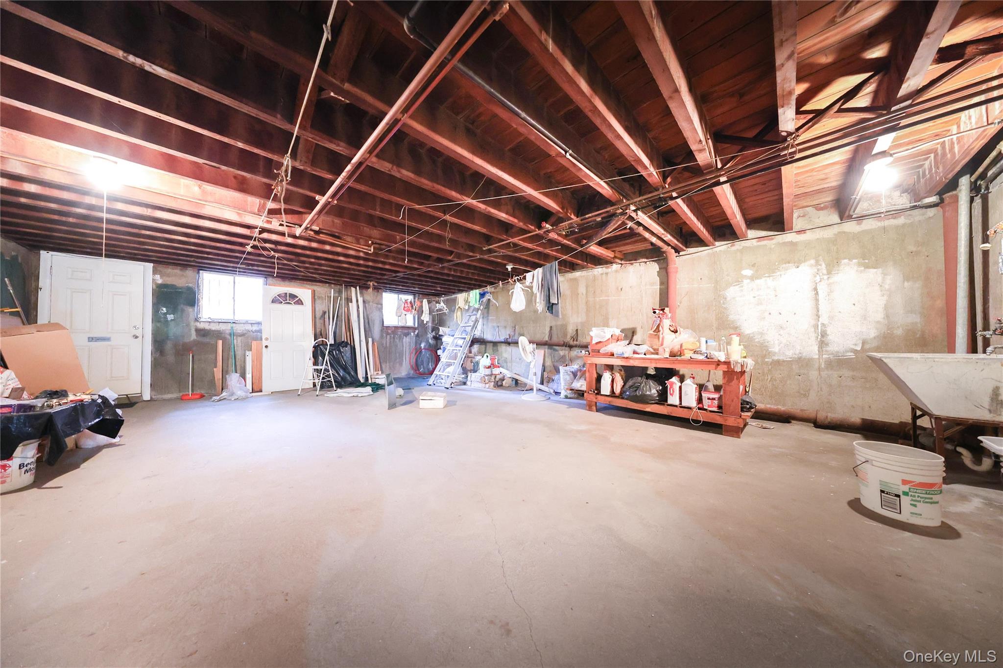 11708 Curzon Road, Richmond Hill, NY 11418