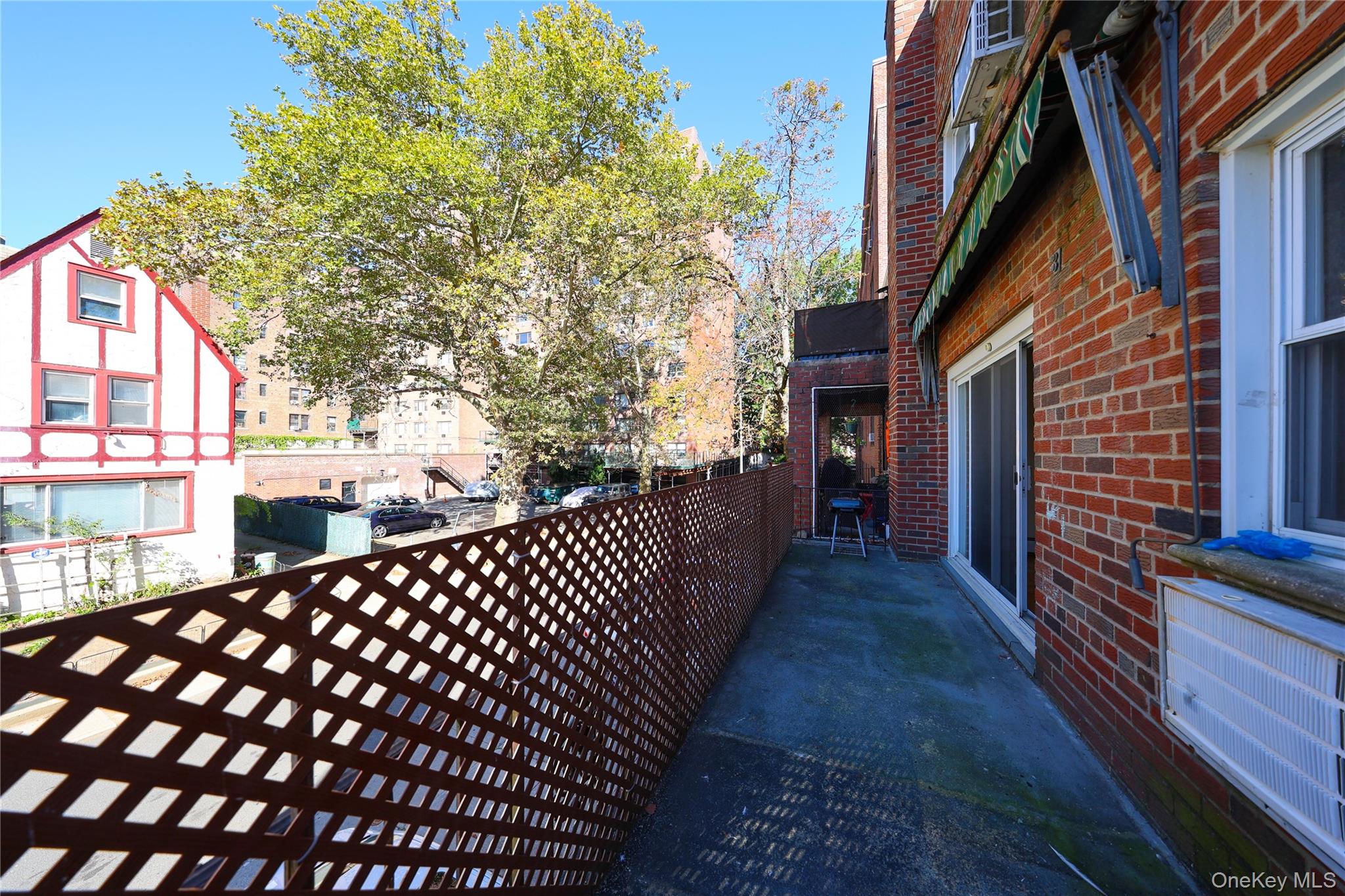 11708 Curzon Road, Richmond Hill, NY 11418