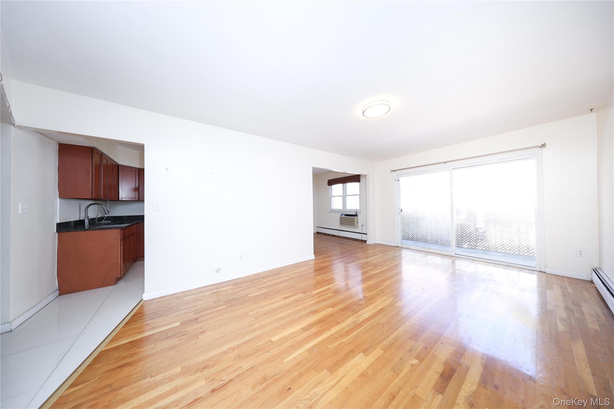 11708 Curzon Road, Richmond Hill, NY 11418