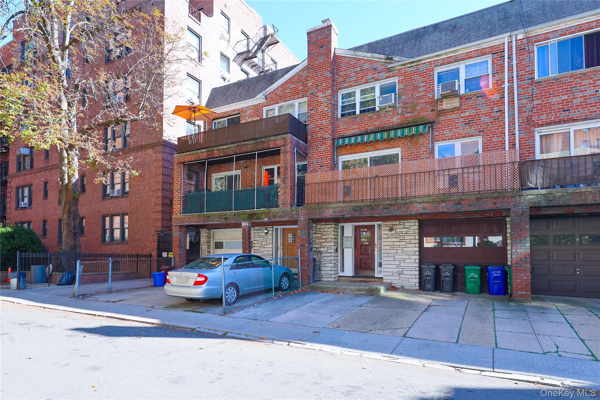 11708 Curzon Road, Richmond Hill, NY 11418