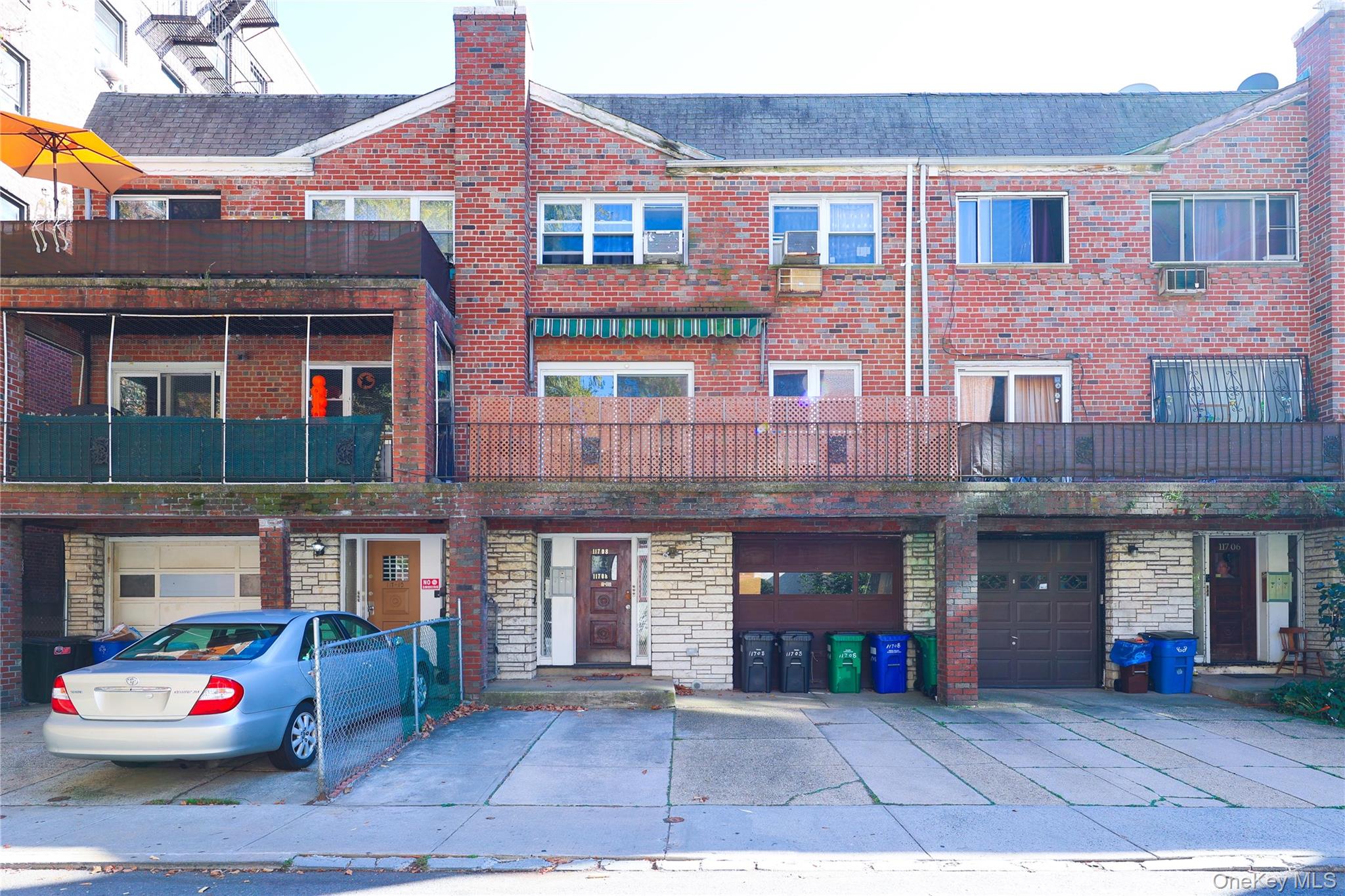 11708 Curzon Road, Richmond Hill, NY 11418