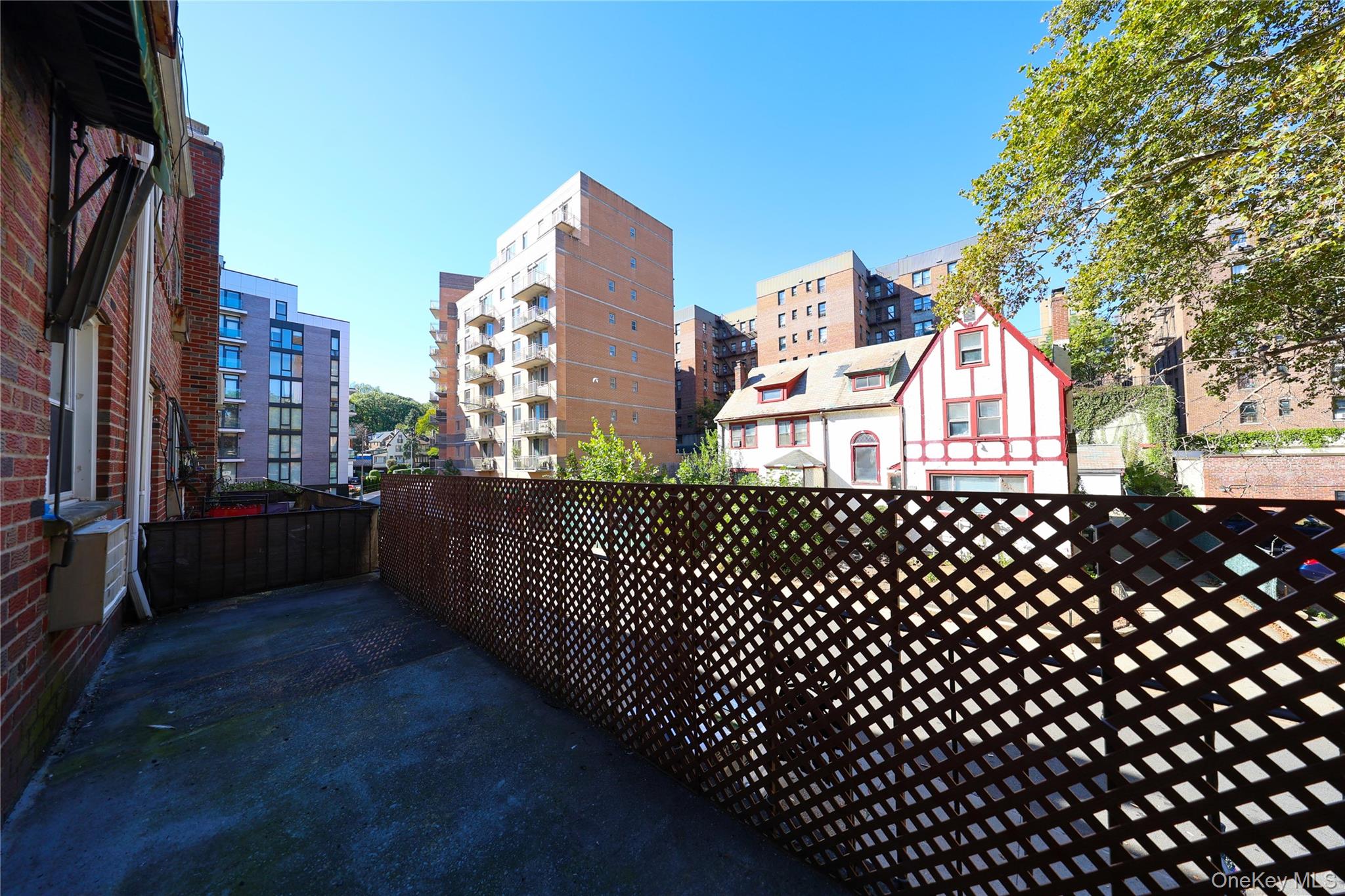 11708 Curzon Road, Richmond Hill, NY 11418