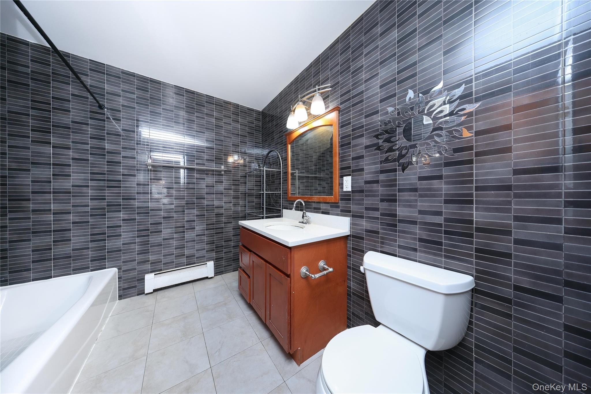 11708 Curzon Road, Richmond Hill, NY 11418