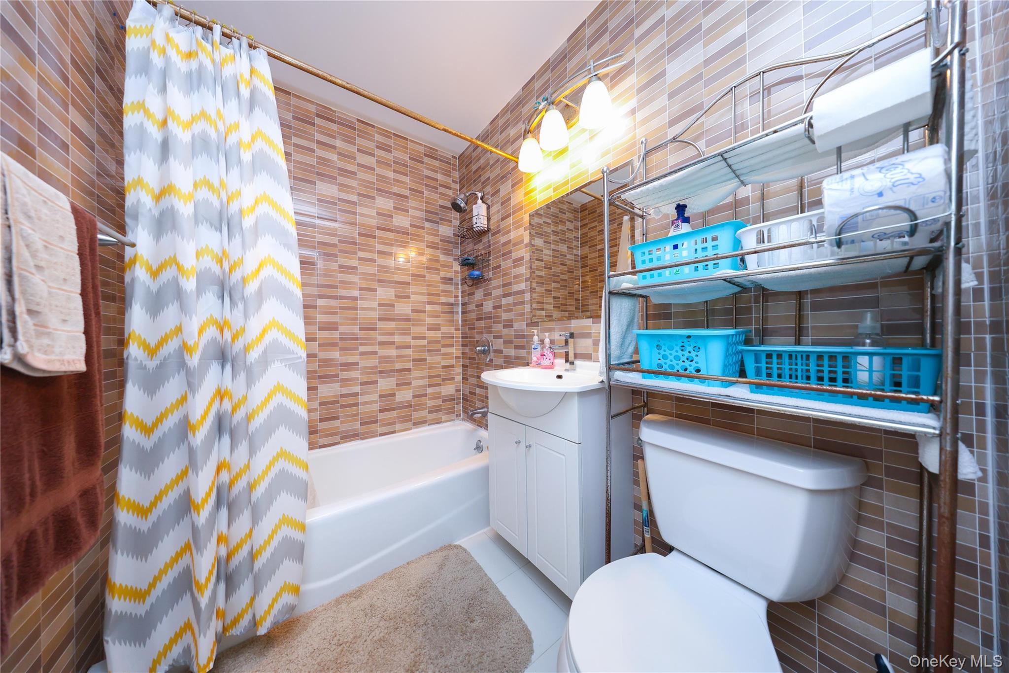 11708 Curzon Road, Richmond Hill, NY 11418