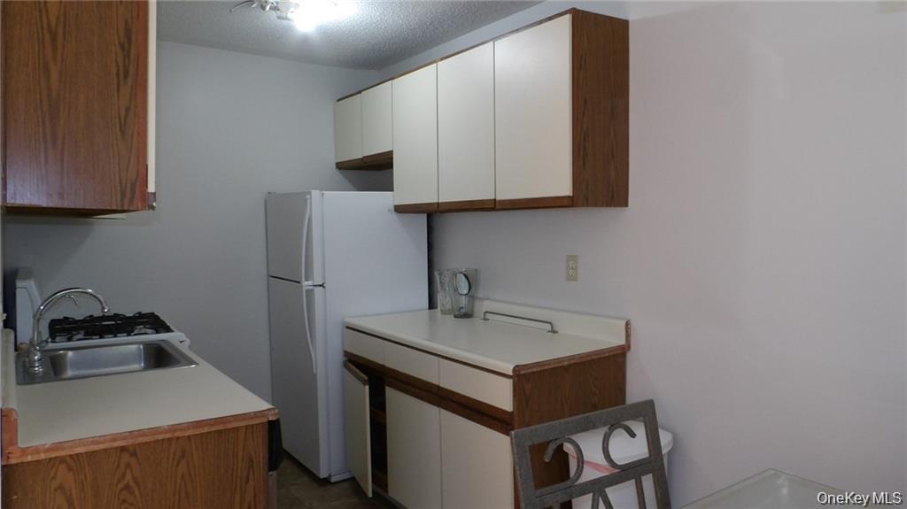 502 Barclay Manor, Newburgh, NY 12550