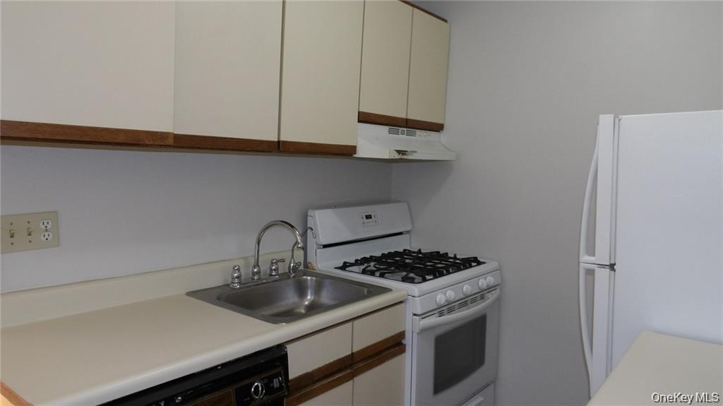 502 Barclay Manor, Newburgh, NY 12550