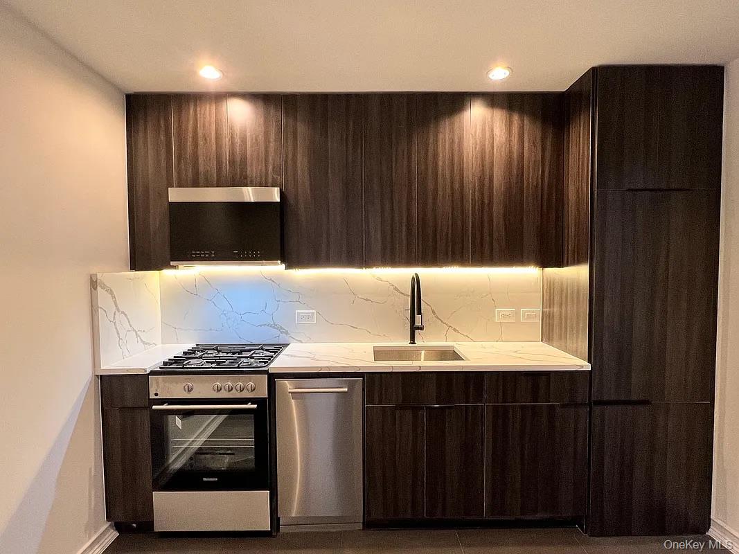 55-30 99th St # 3F, Corona, NY 11368