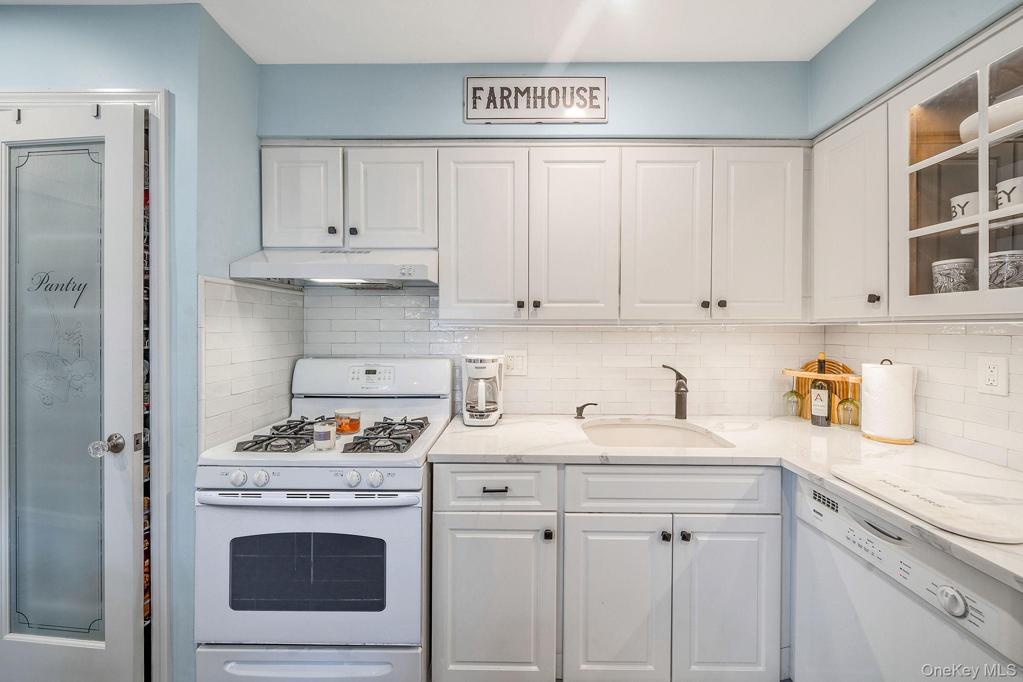 11 Poplar Court # B20, Selden, NY 11784