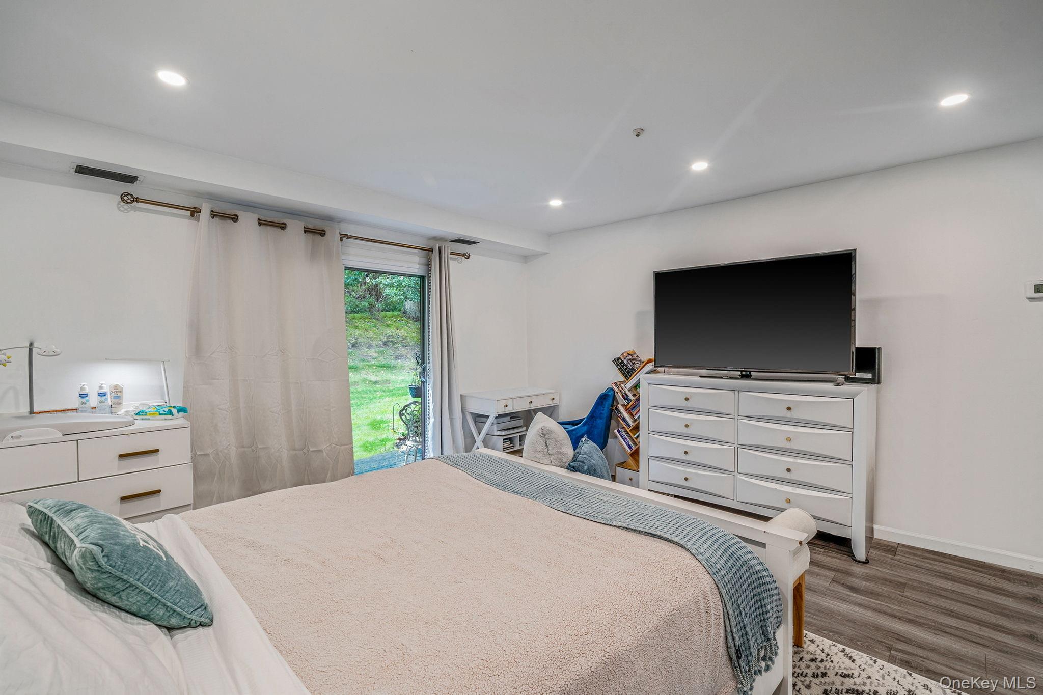 11 Poplar Court # B20, Selden, NY 11784