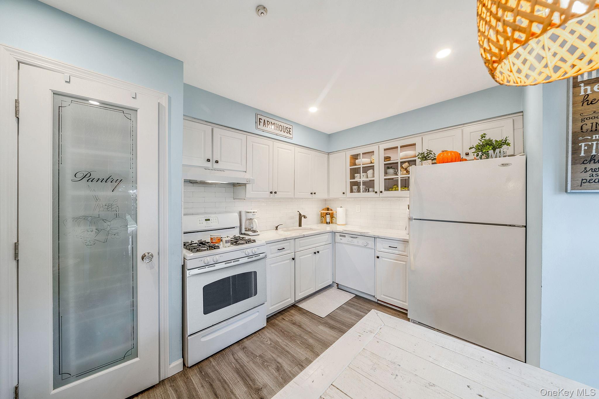 11 Poplar Court # B20, Selden, NY 11784