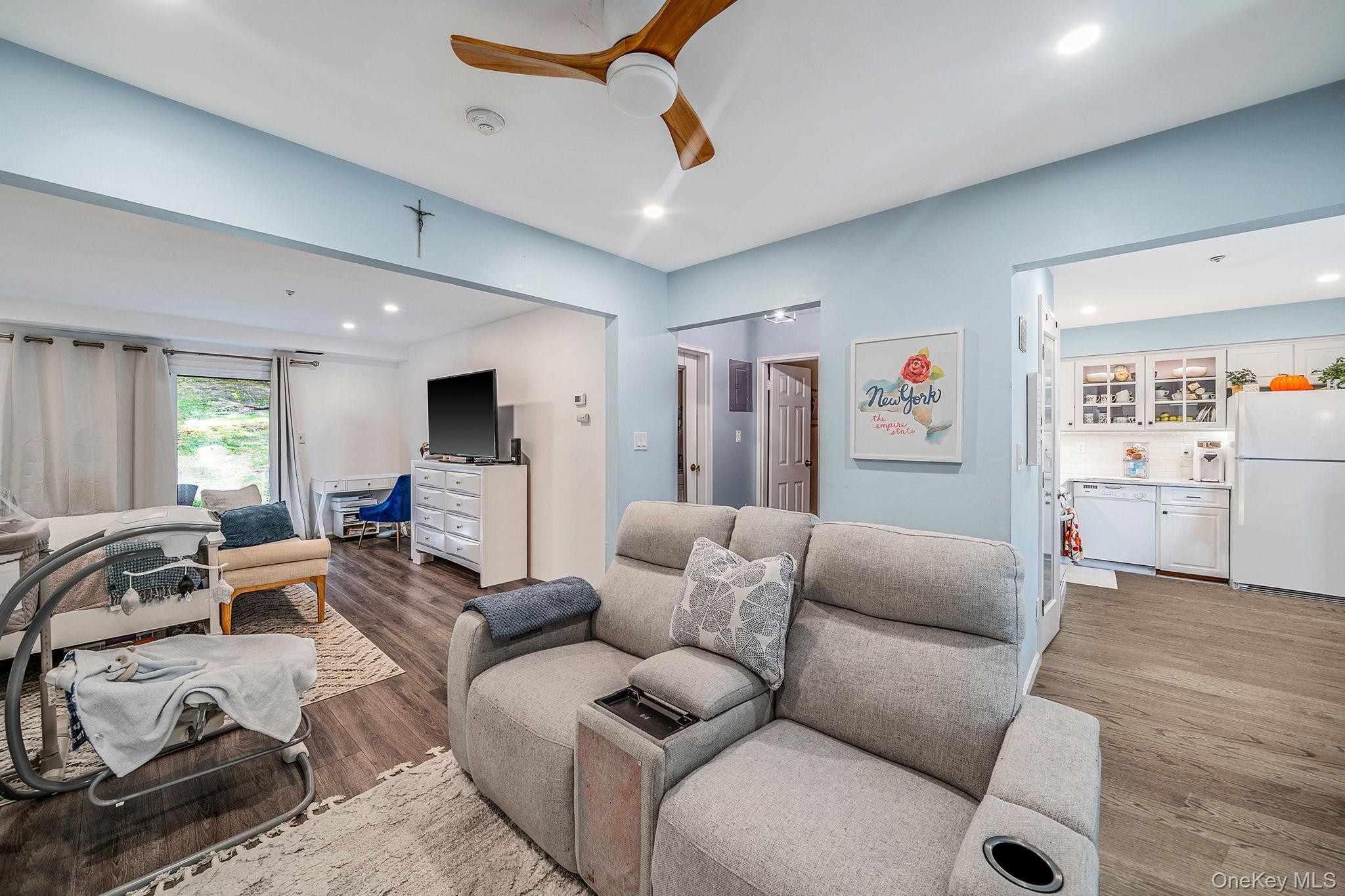 11 Poplar Court # B20, Selden, NY 11784