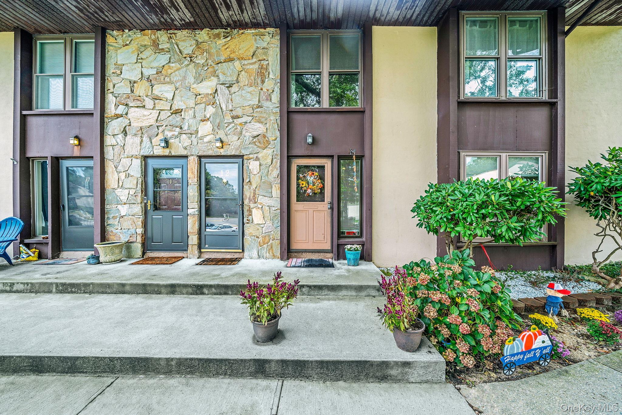 11 Poplar Court # B20, Selden, NY 11784