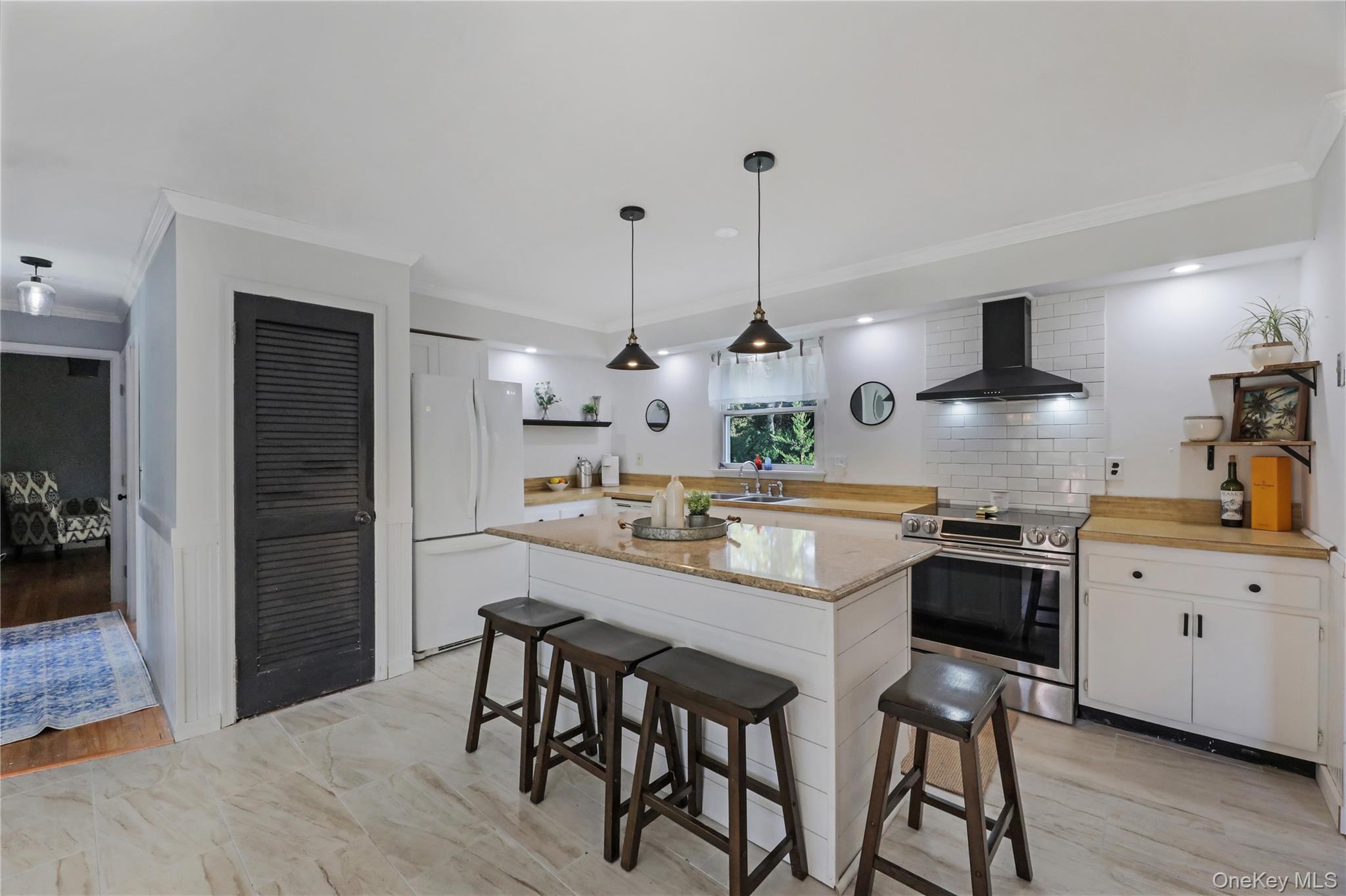 48 Nidzyn Avenue, Remsenburg, NY 11960