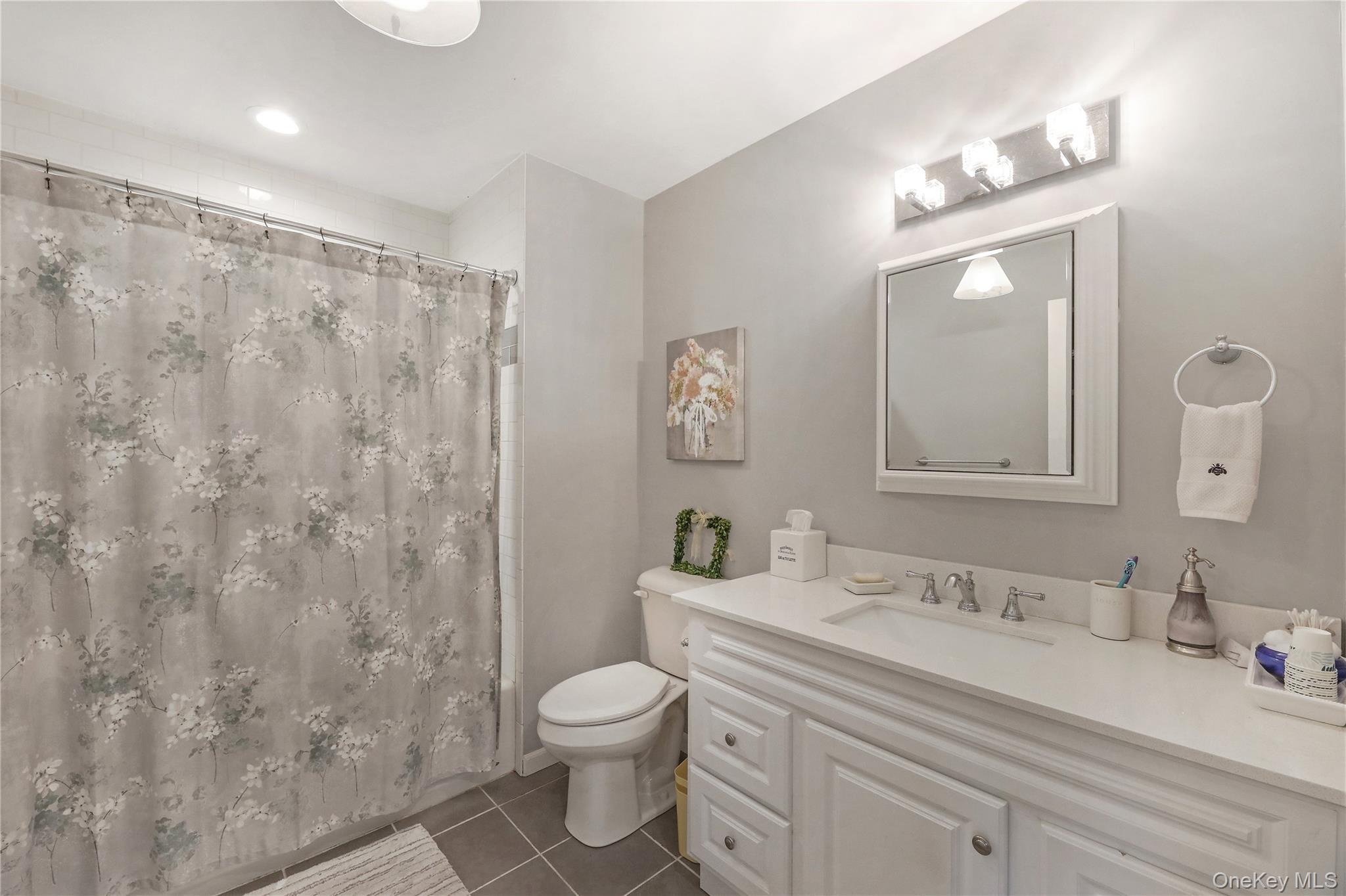 48 Nidzyn Avenue, Remsenburg, NY 11960