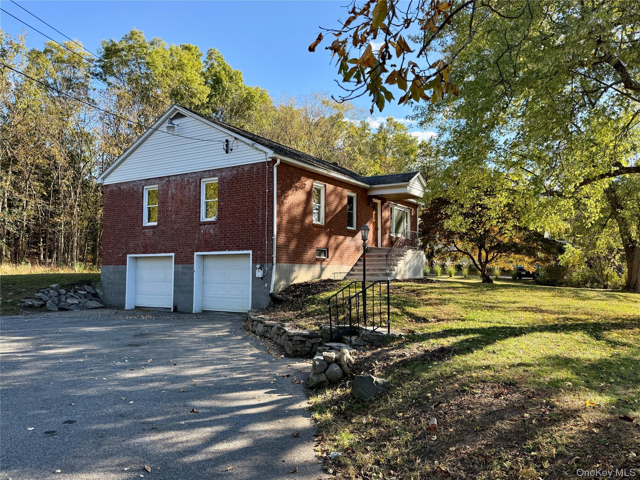 190 State Route 32 N, New Paltz, NY 12561