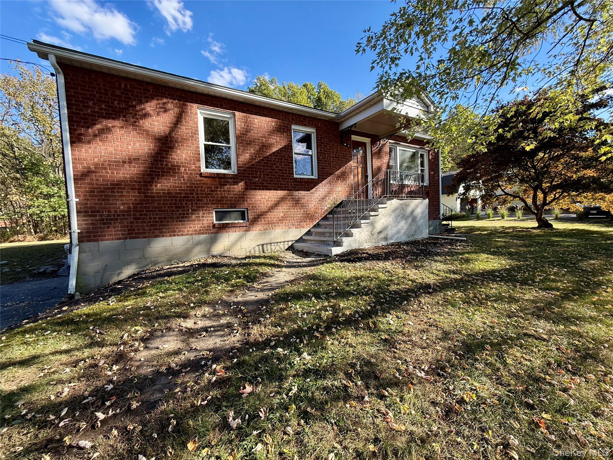 190 State Route 32 N, New Paltz, NY 12561