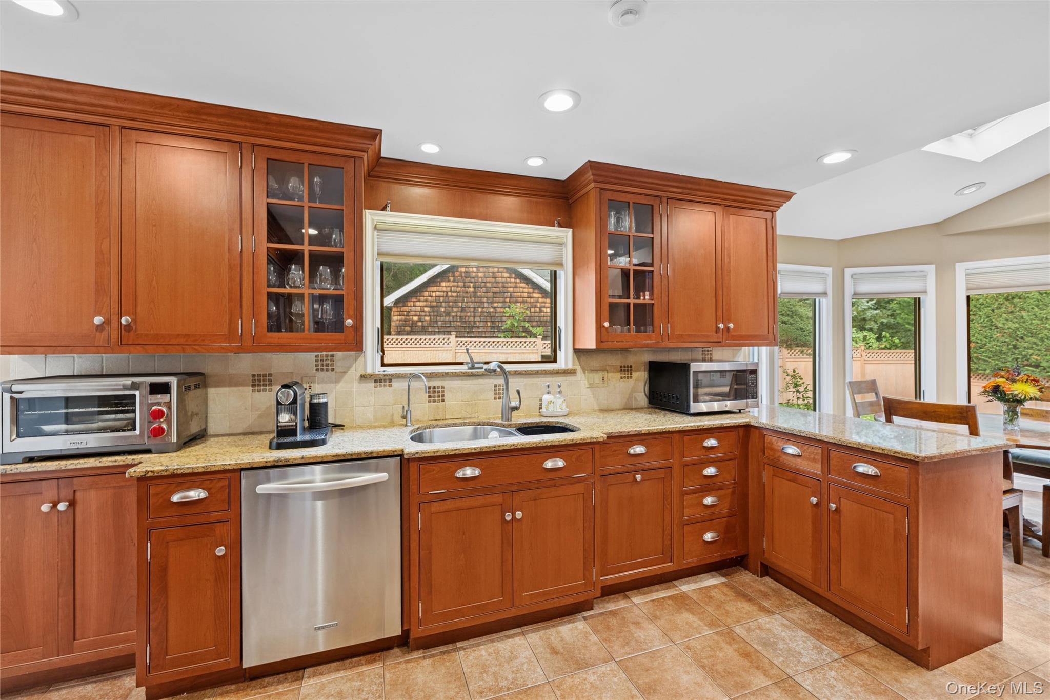 18 Knoll Lane, Glen Head, NY 11545