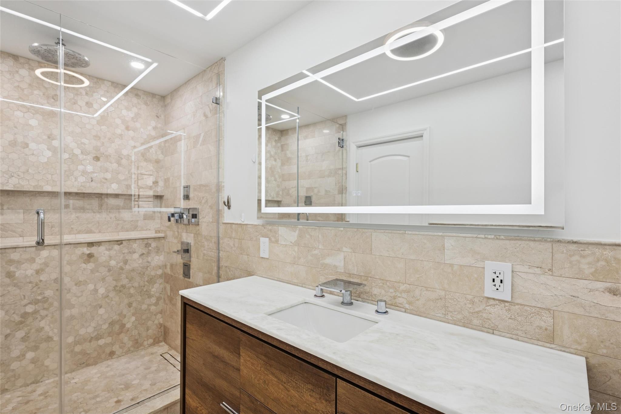 18 Knoll Lane, Glen Head, NY 11545