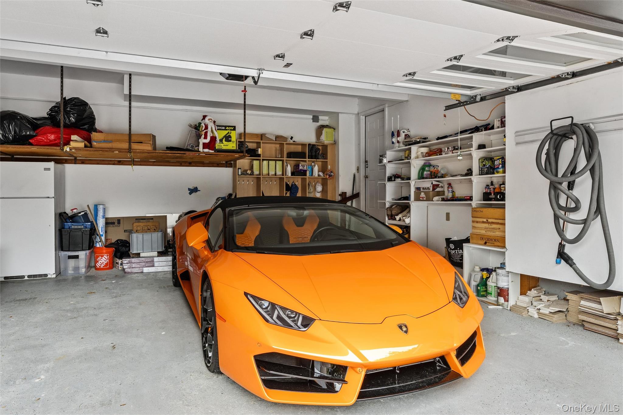 18 Knoll Lane, Glen Head, NY 11545