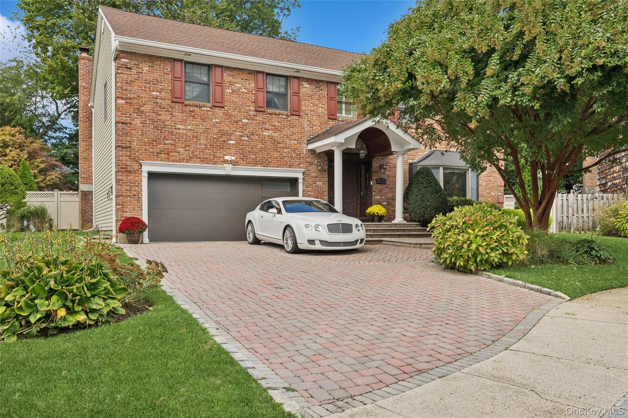 18 Knoll Lane, Glen Head, NY 11545