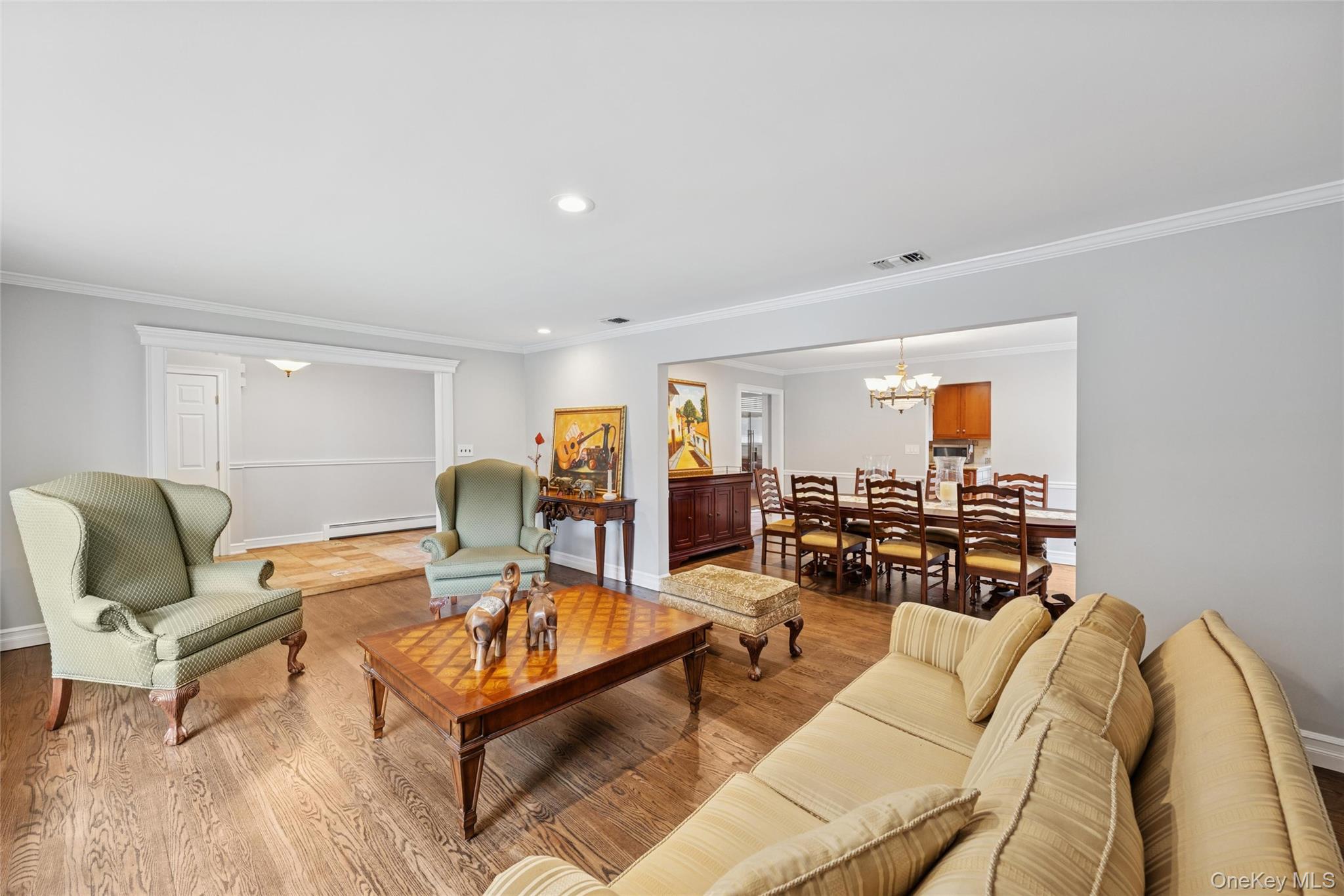 18 Knoll Lane, Glen Head, NY 11545