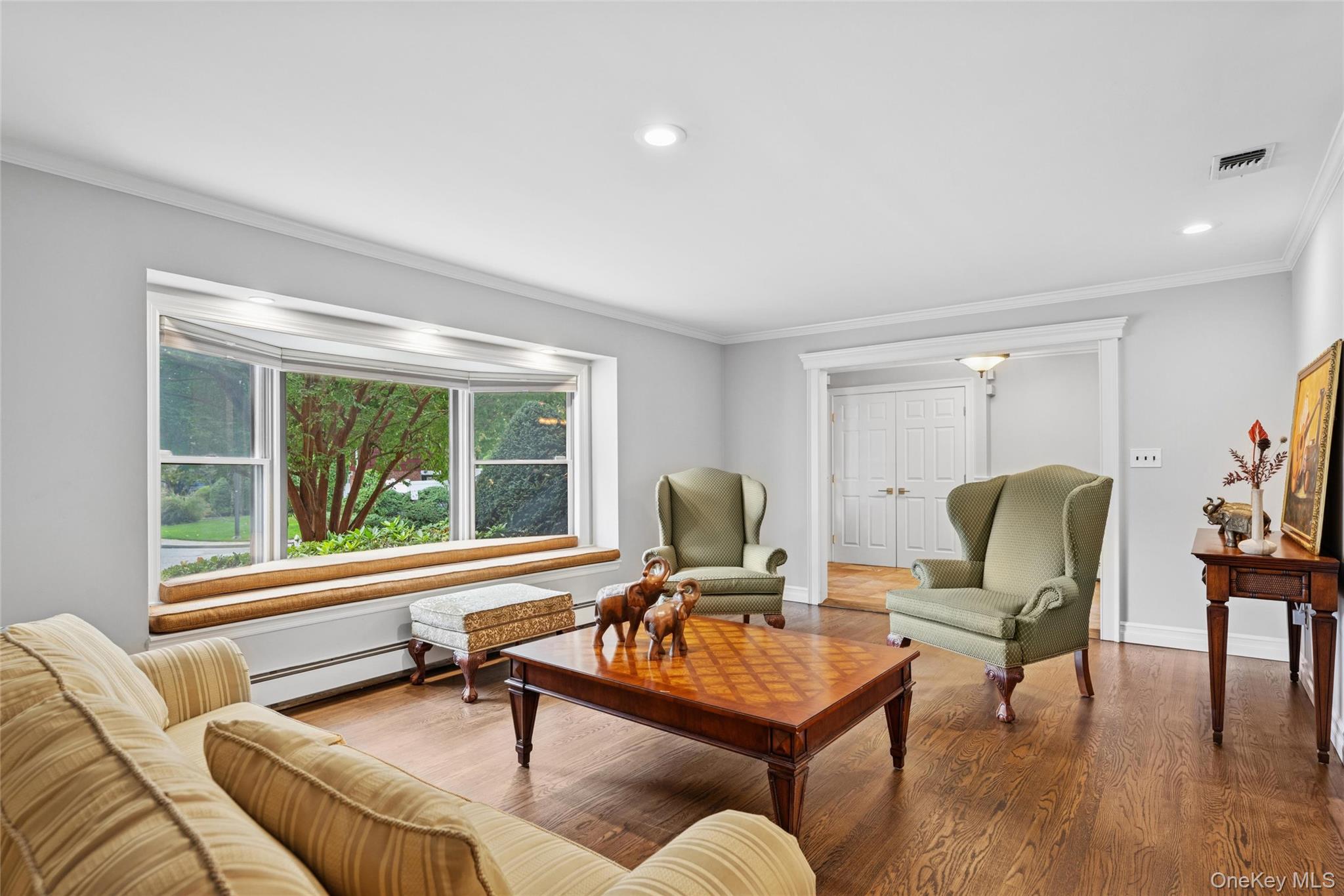 18 Knoll Lane, Glen Head, NY 11545