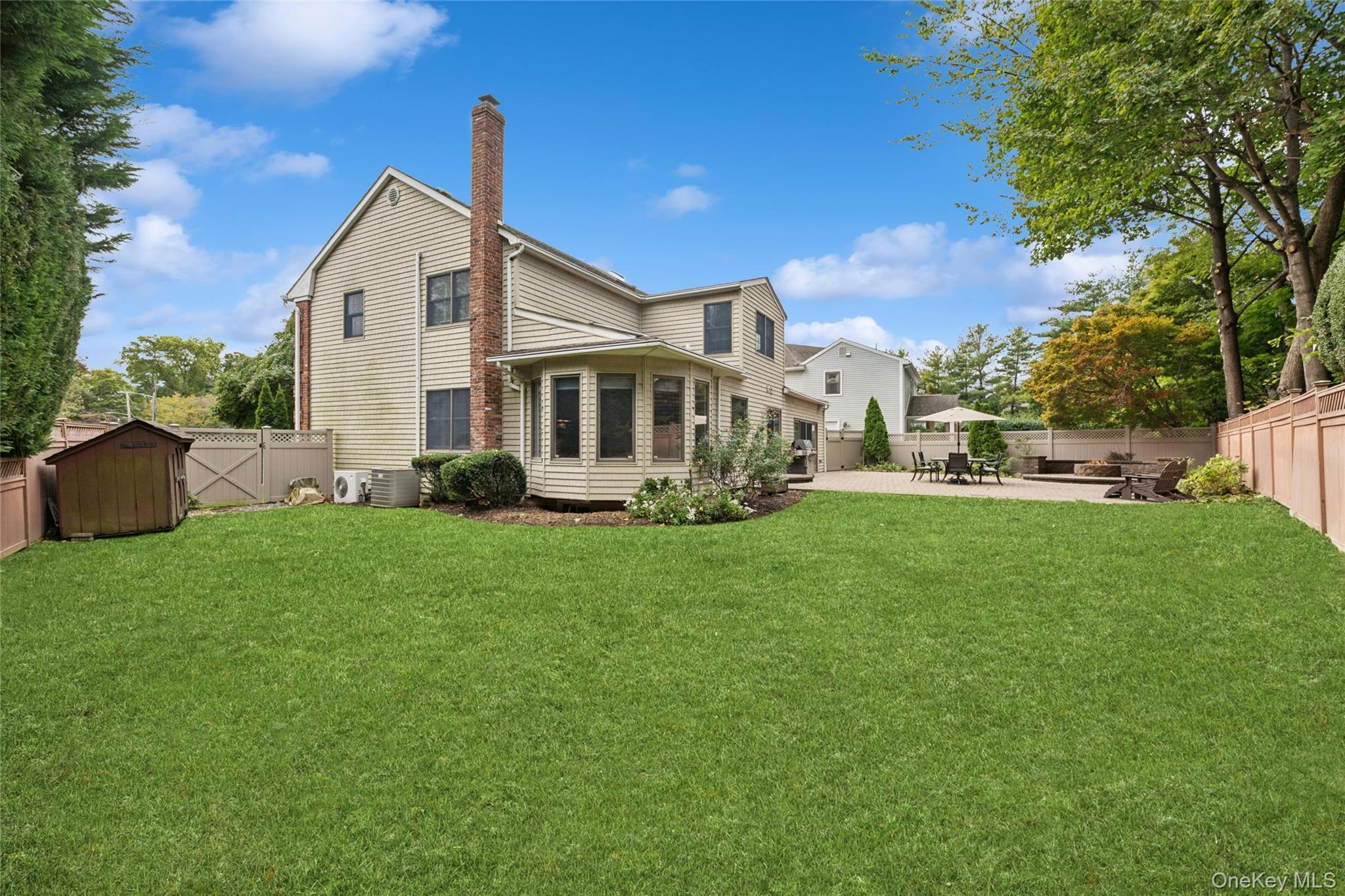 18 Knoll Lane, Glen Head, NY 11545