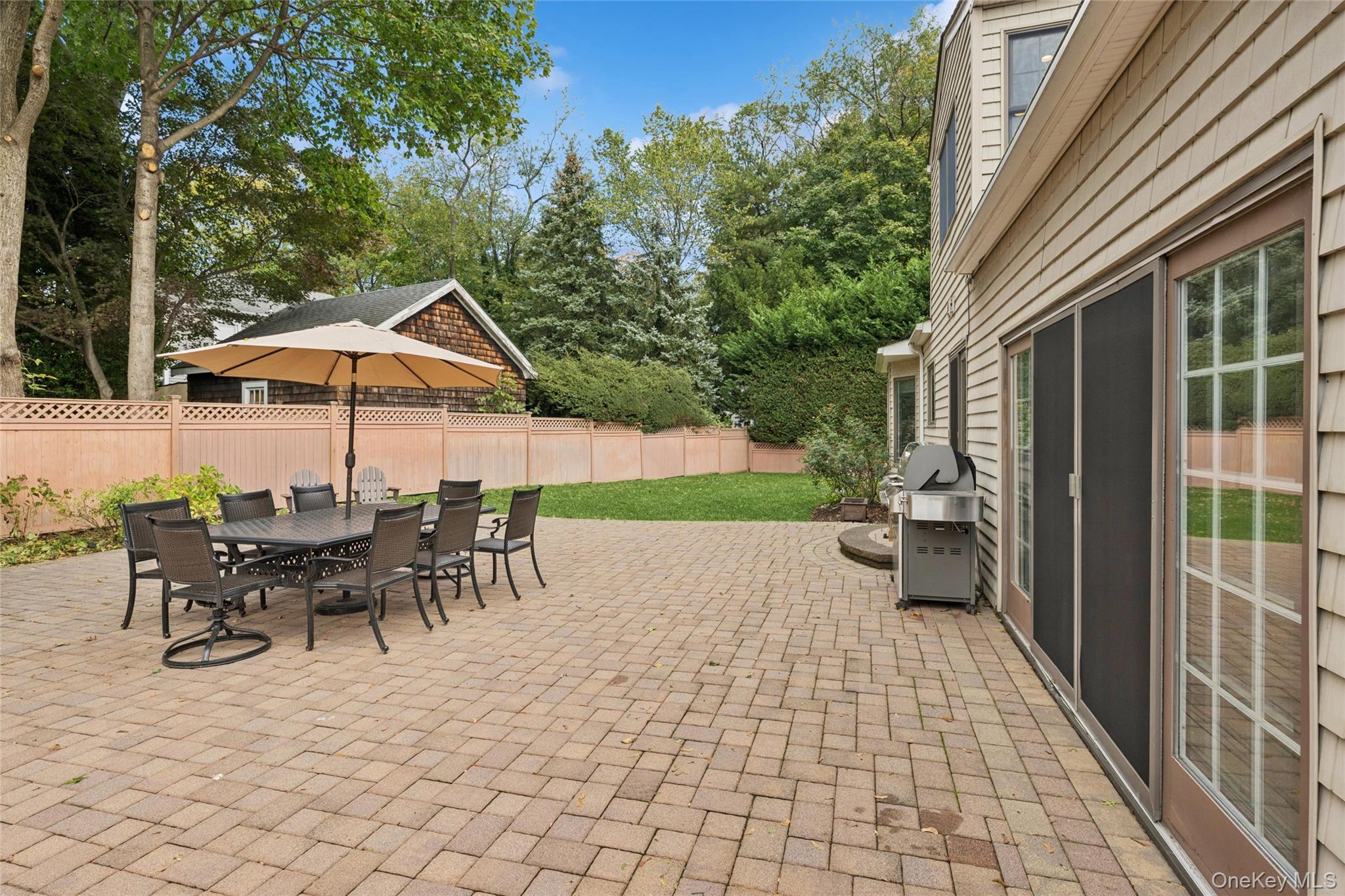 18 Knoll Lane, Glen Head, NY 11545