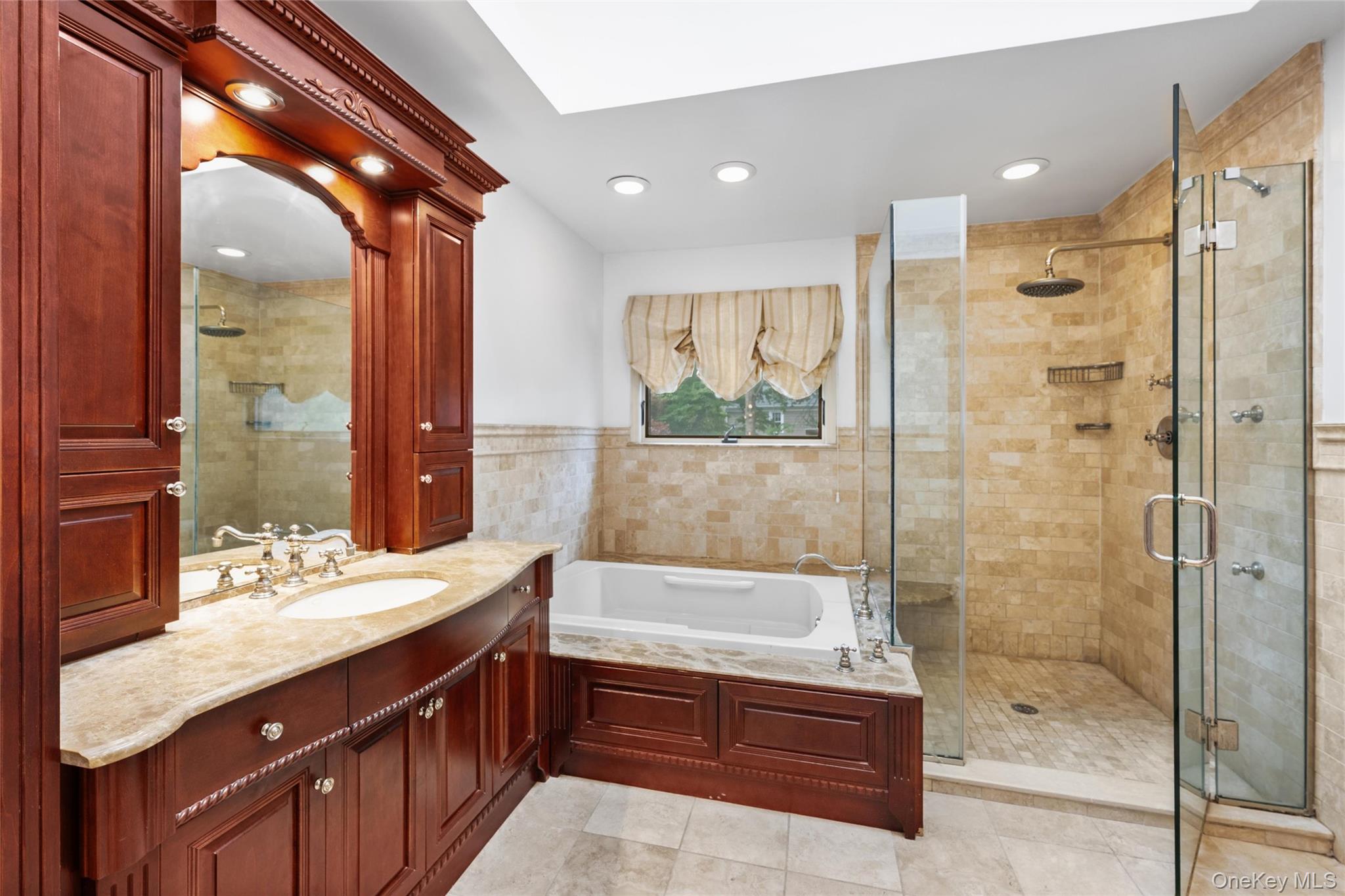 18 Knoll Lane, Glen Head, NY 11545