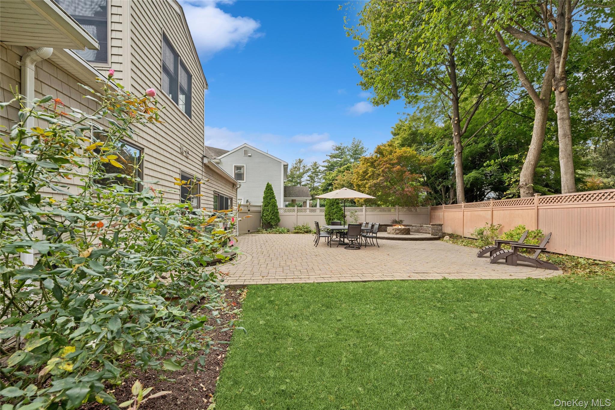 18 Knoll Lane, Glen Head, NY 11545