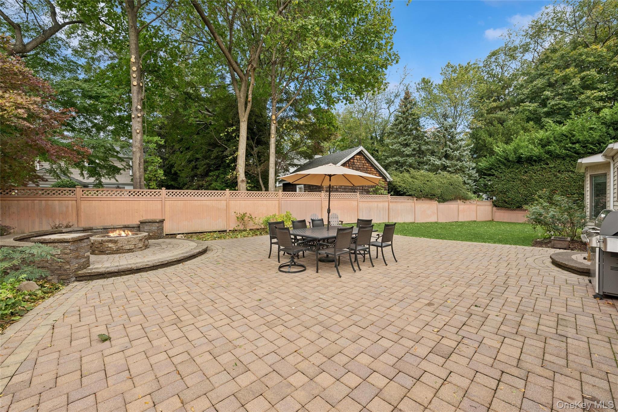 18 Knoll Lane, Glen Head, NY 11545