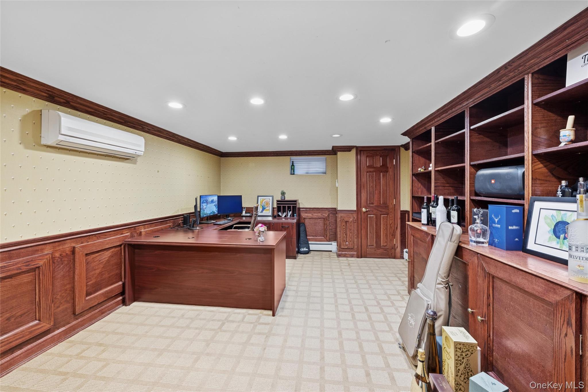 18 Knoll Lane, Glen Head, NY 11545