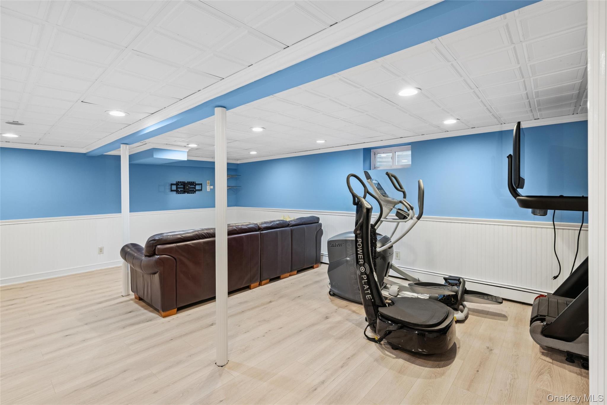 18 Knoll Lane, Glen Head, NY 11545