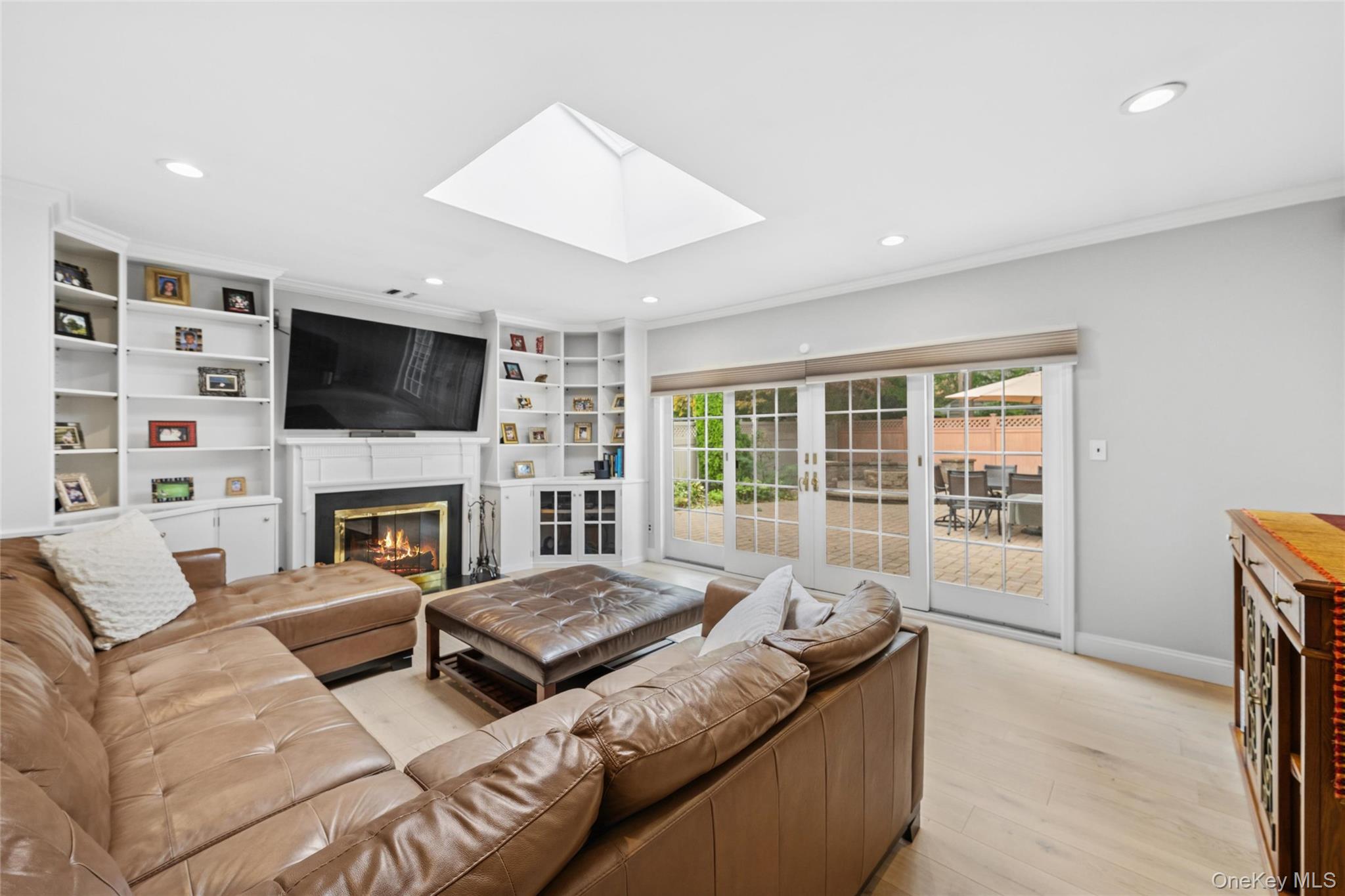 18 Knoll Lane, Glen Head, NY 11545