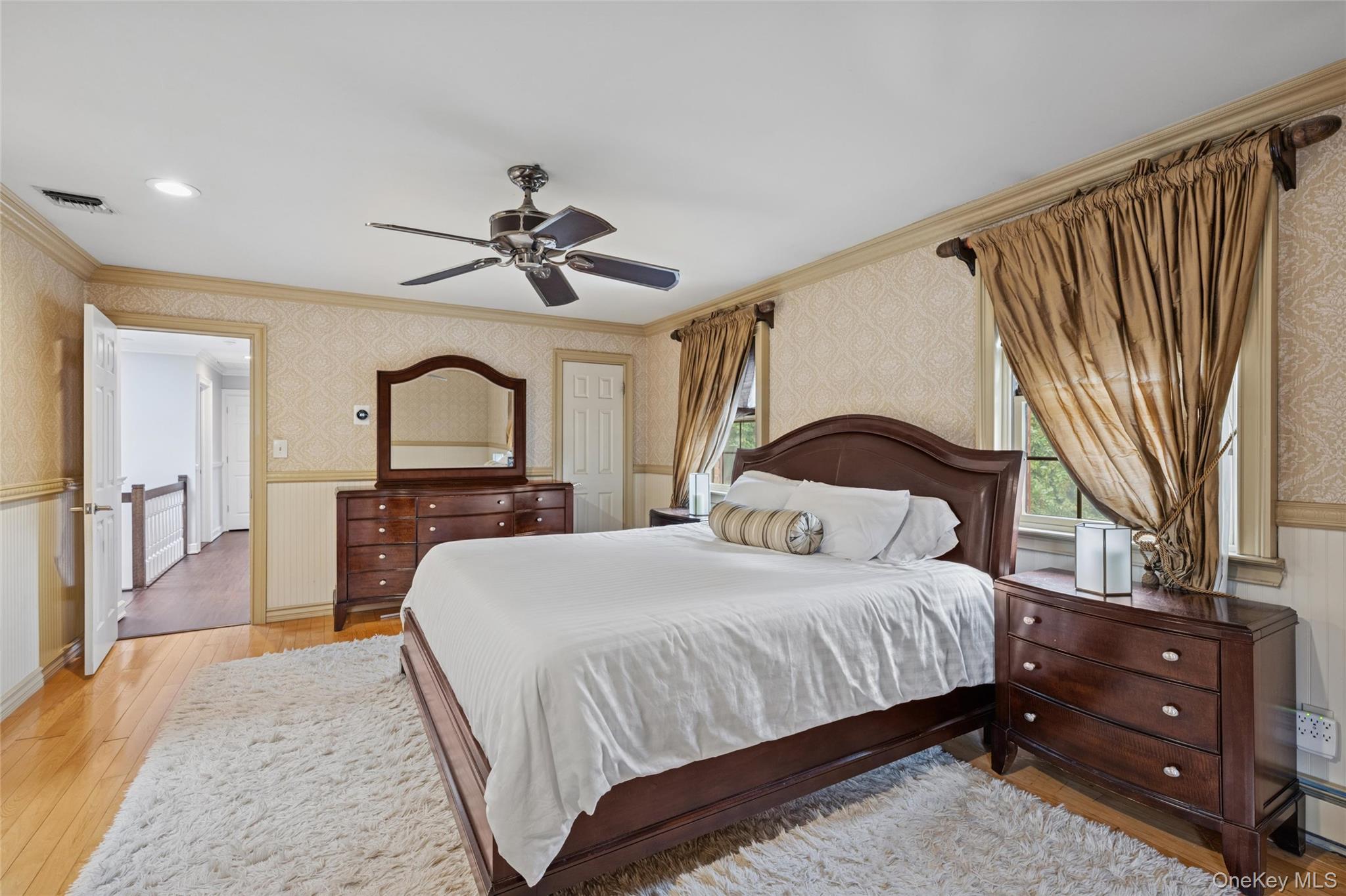 18 Knoll Lane, Glen Head, NY 11545