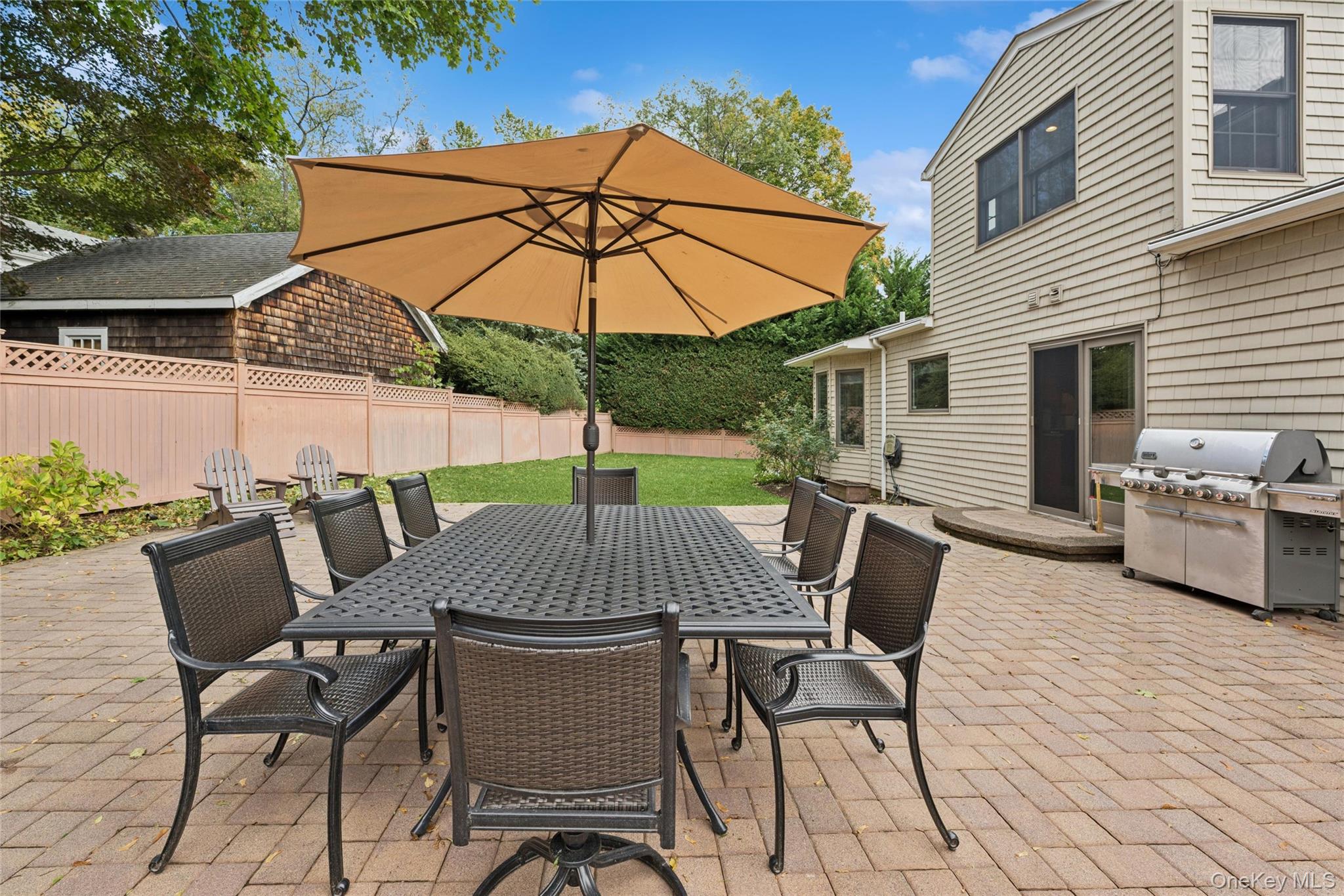 18 Knoll Lane, Glen Head, NY 11545