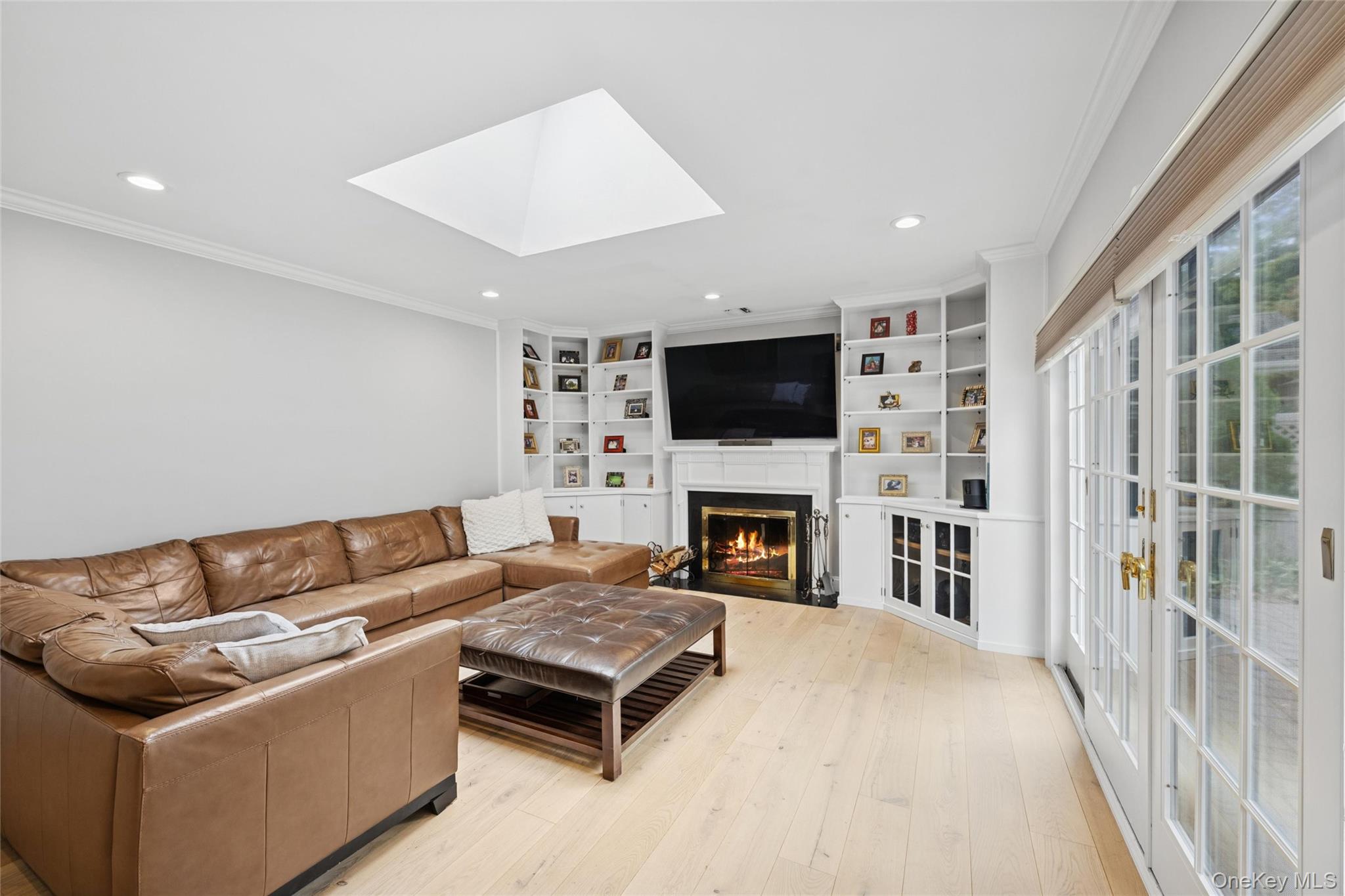 18 Knoll Lane, Glen Head, NY 11545