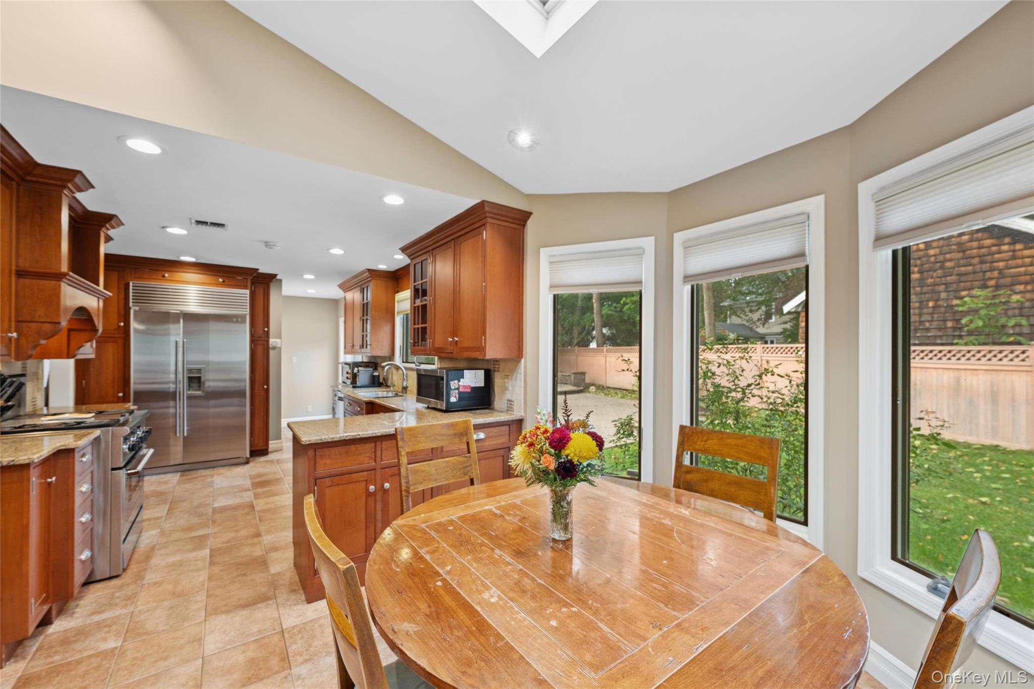 18 Knoll Lane, Glen Head, NY 11545