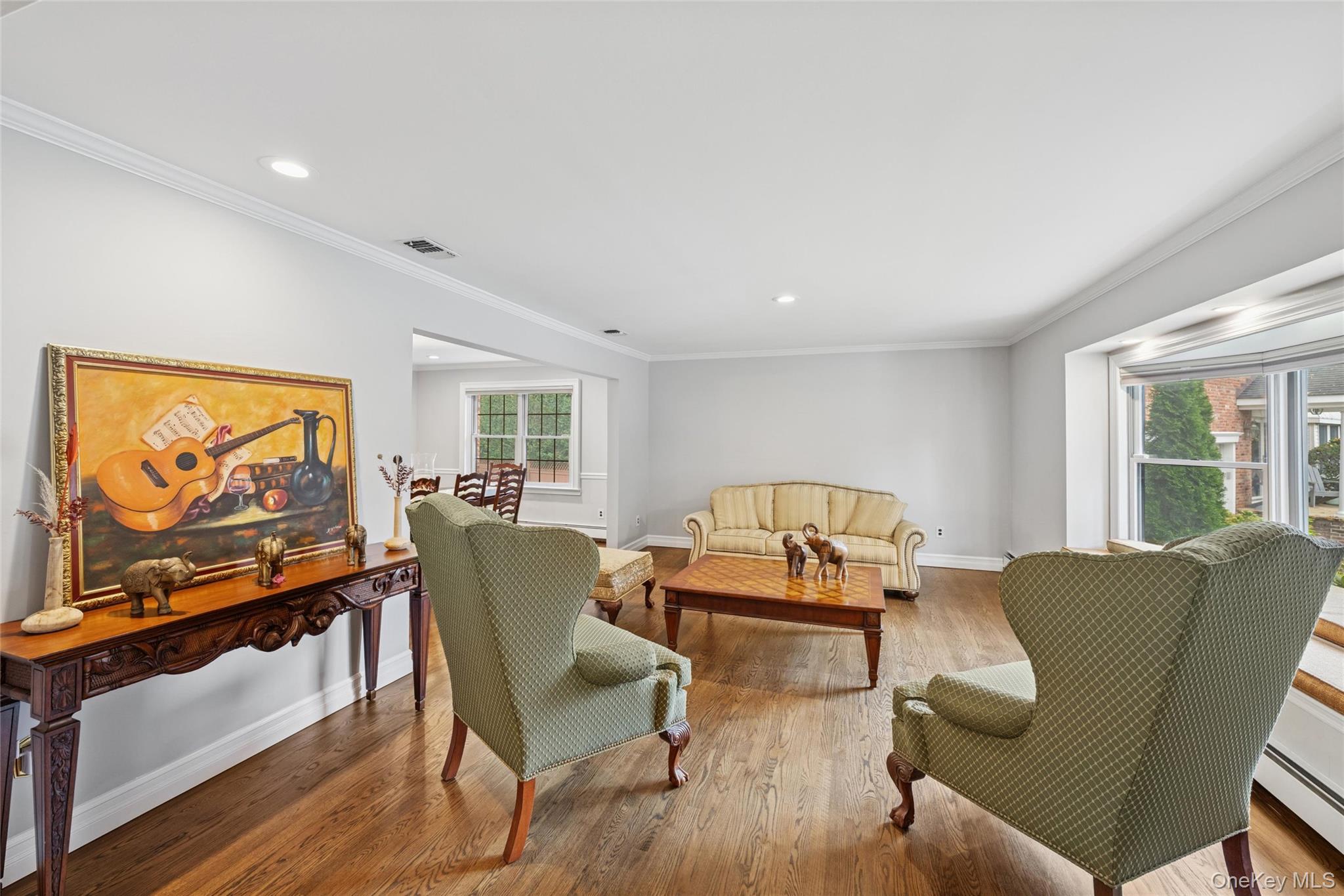 18 Knoll Lane, Glen Head, NY 11545