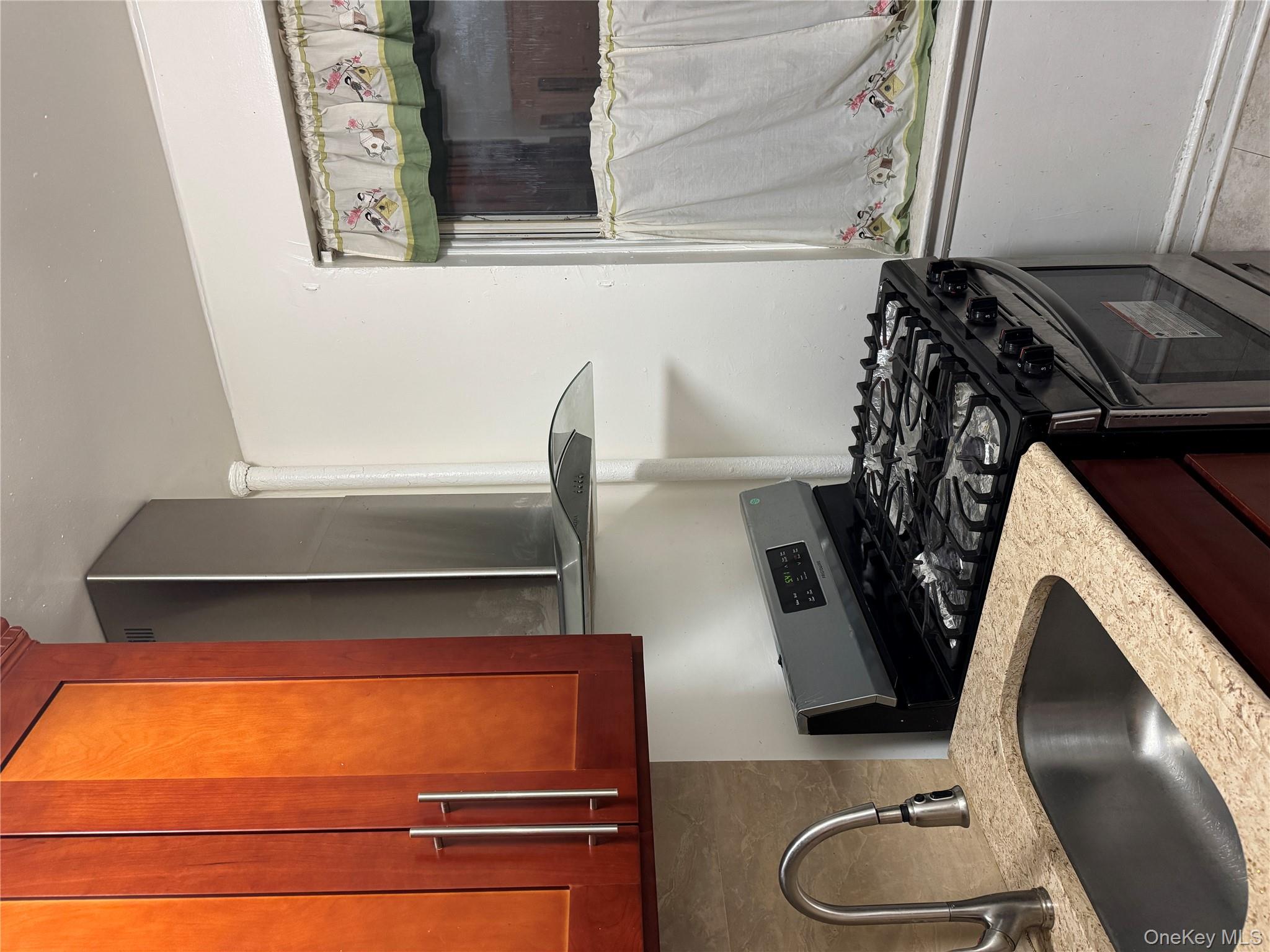 141-17 78 Rd # 1O, Kew Garden Hills, NY 11367