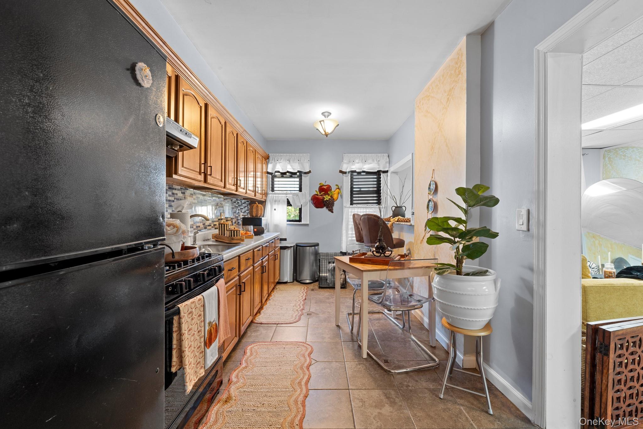 10439 90th Avenue, Richmond Hill, NY 11418